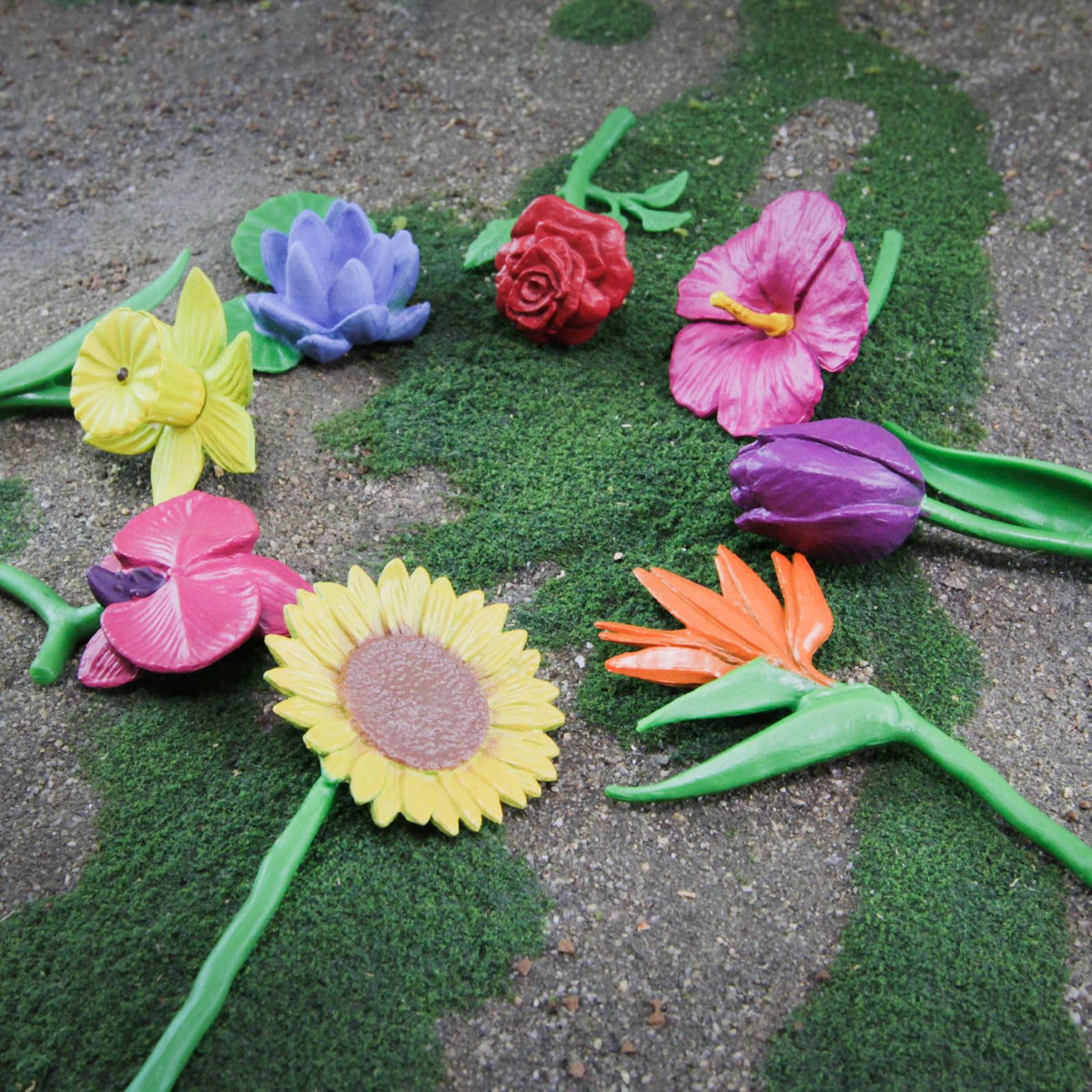 Safari Ltd Flowers TOOB – Hand-Painted Mini Flower Figurines for Kids