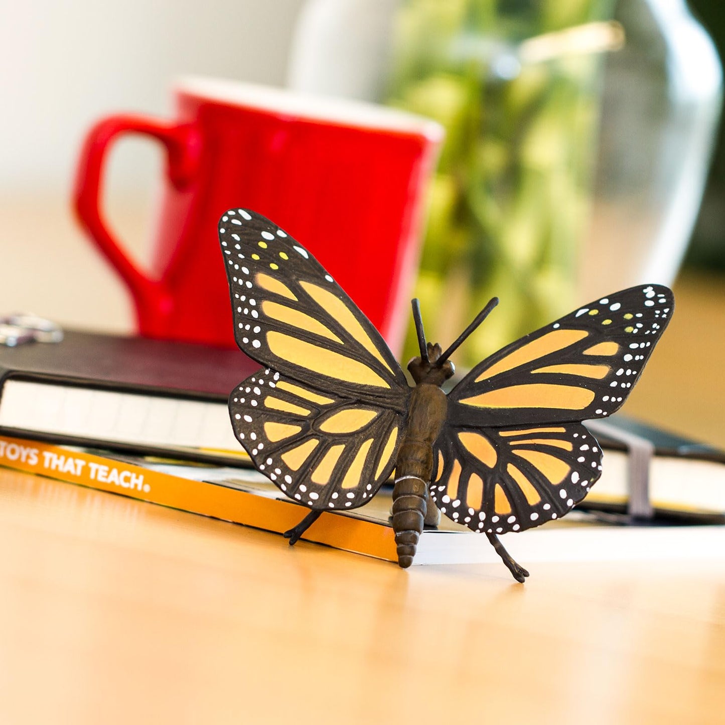 Safari Ltd. Monarch Butterfly Figurine – Realistic 4.5-inch Insect Figure, Educational Toy for Ages 3+