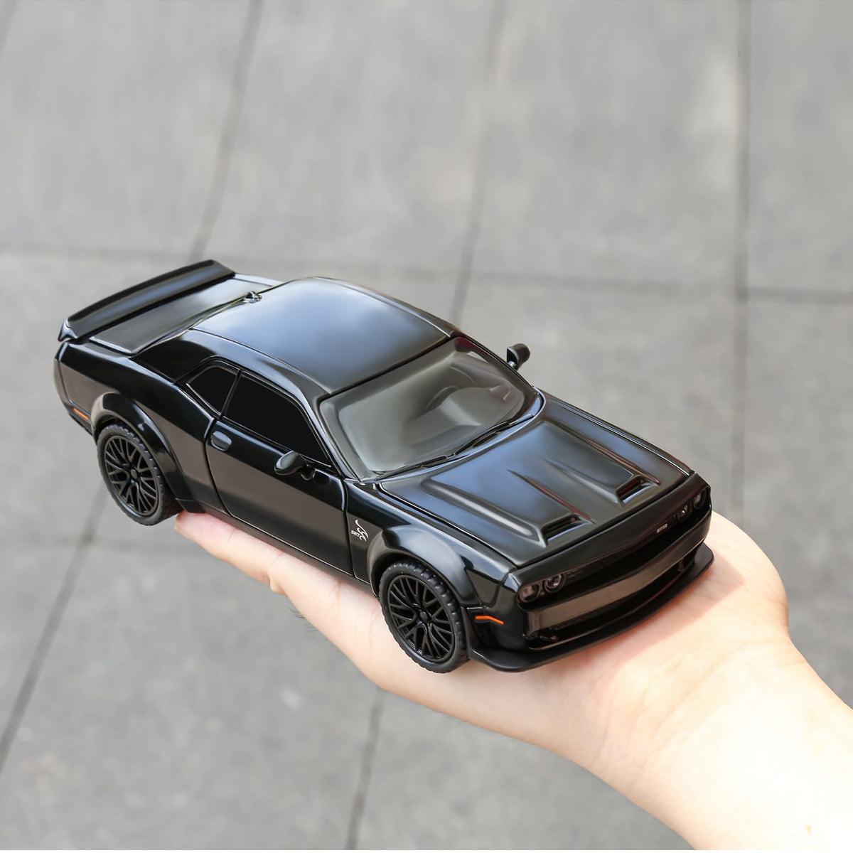SASBSC 1:32 Challenger Die-Cast Toy Car with Pull-Back, Lights & Sounds — for 3+