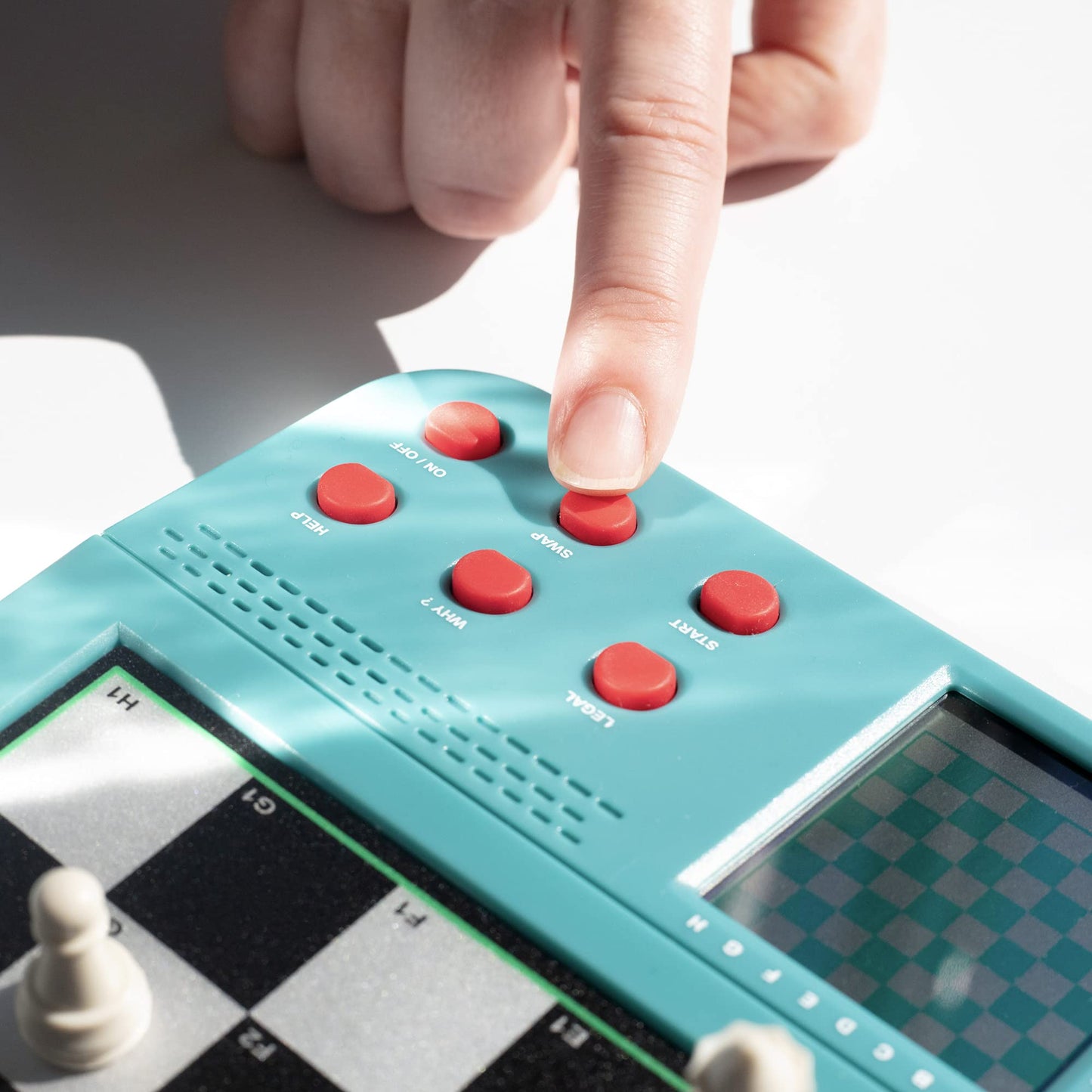 SCS Direct Grandmaster Electronic Chess Coach – 8 Games, 100 Preset Lessons, 12 Modes, 30 Skill Levels