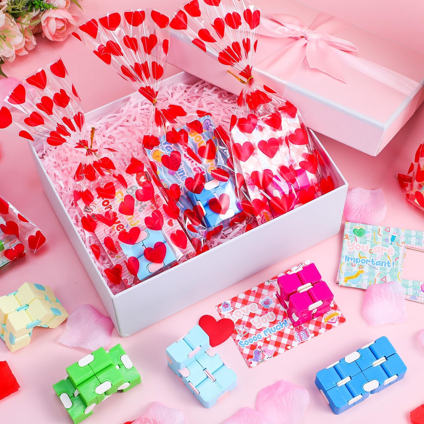 Seenelling 24-Set Valentine Infinity Cubes Gift Set with Cards & Heart Bags