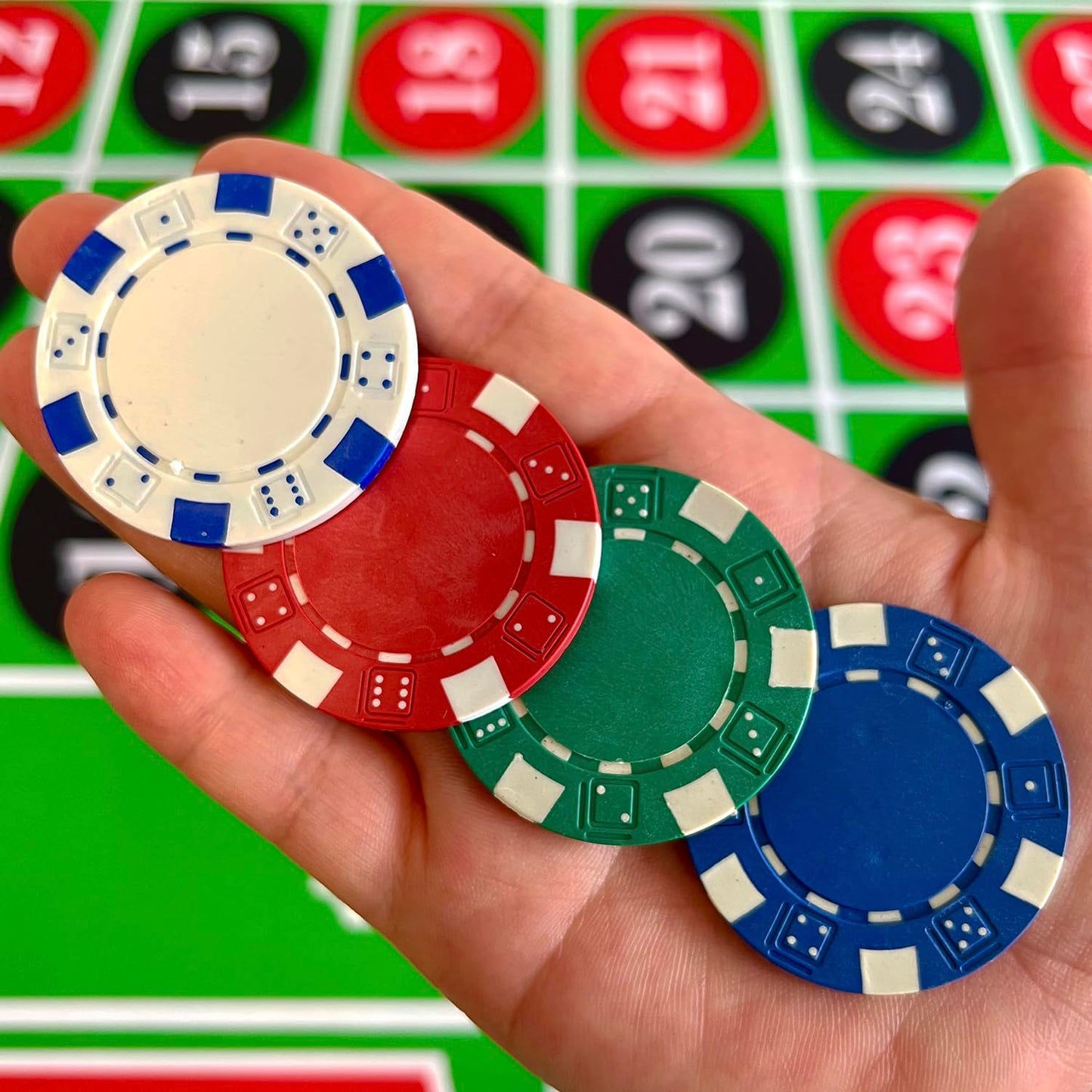 SEETOOOGAMES 100 Pieces Clay Dice-Striped Poker Chips – 4 Colors (Red, Green, White, Blue)