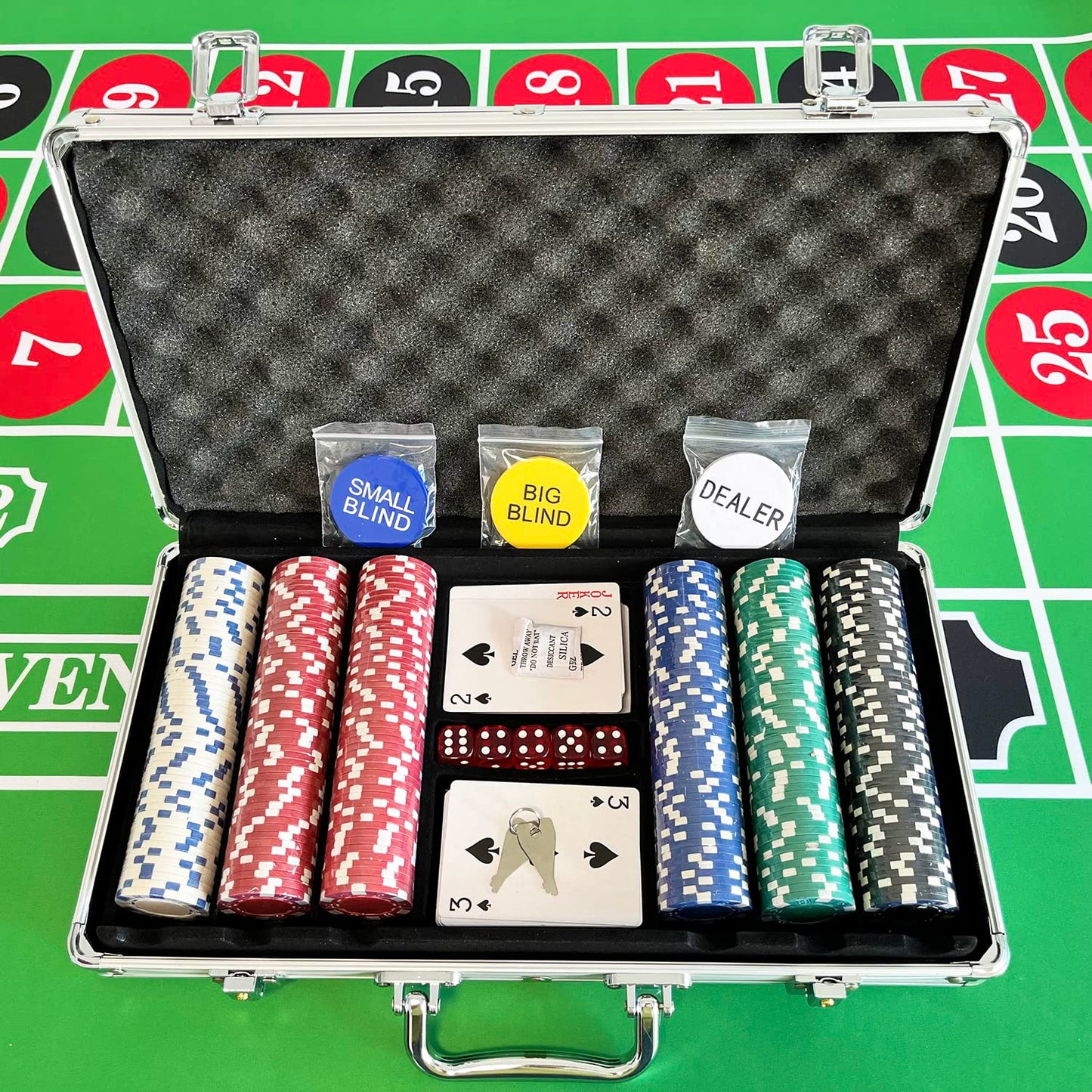 SEETOOOGAMES 100 Pieces Clay Dice-Striped Poker Chips – 4 Colors (Red, Green, White, Blue)