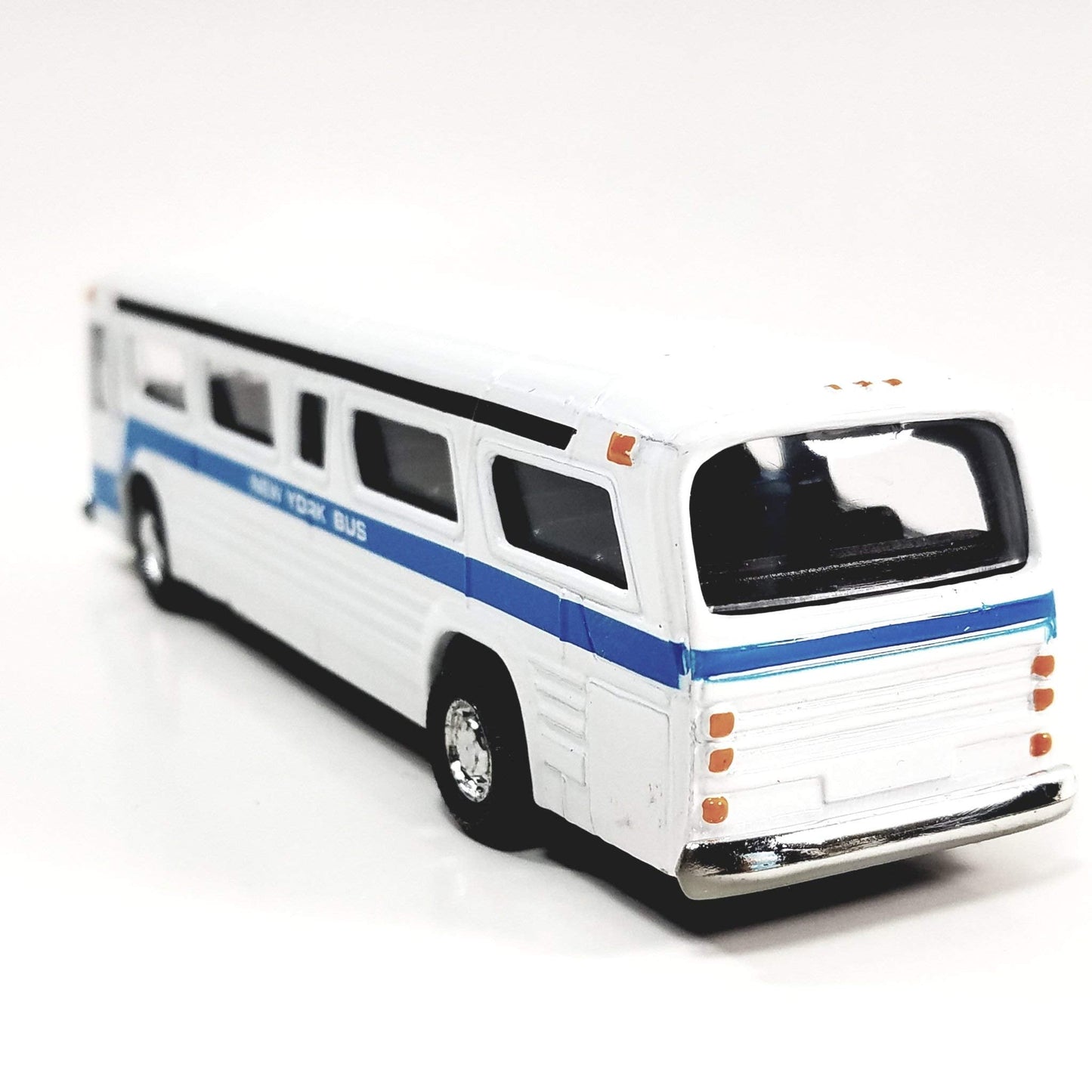 Showcast Classic NYC Central Station White Passenger Bus – 6-Inch Diecast Model with Pullback Action