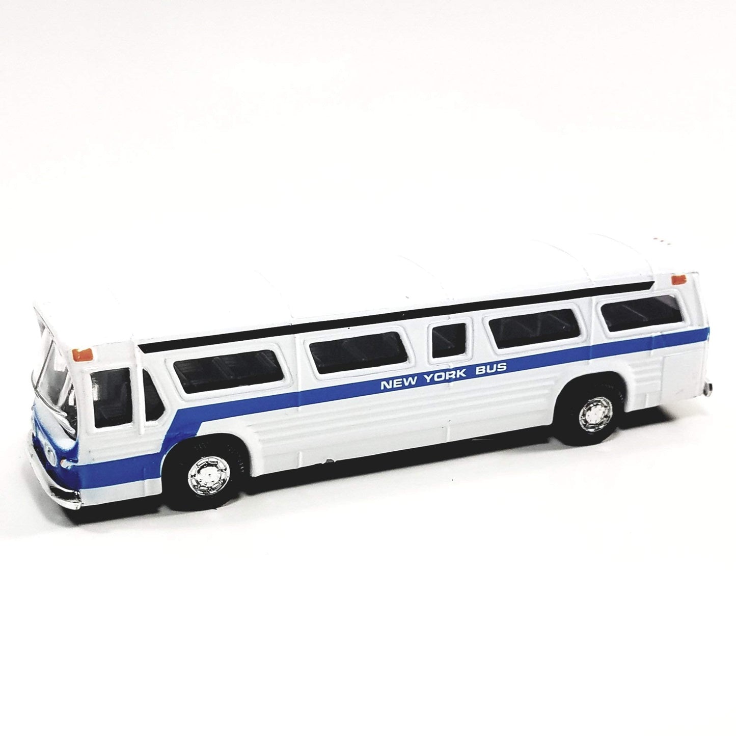 Showcast Classic NYC Central Station White Passenger Bus – 6-Inch Diecast Model with Pullback Action