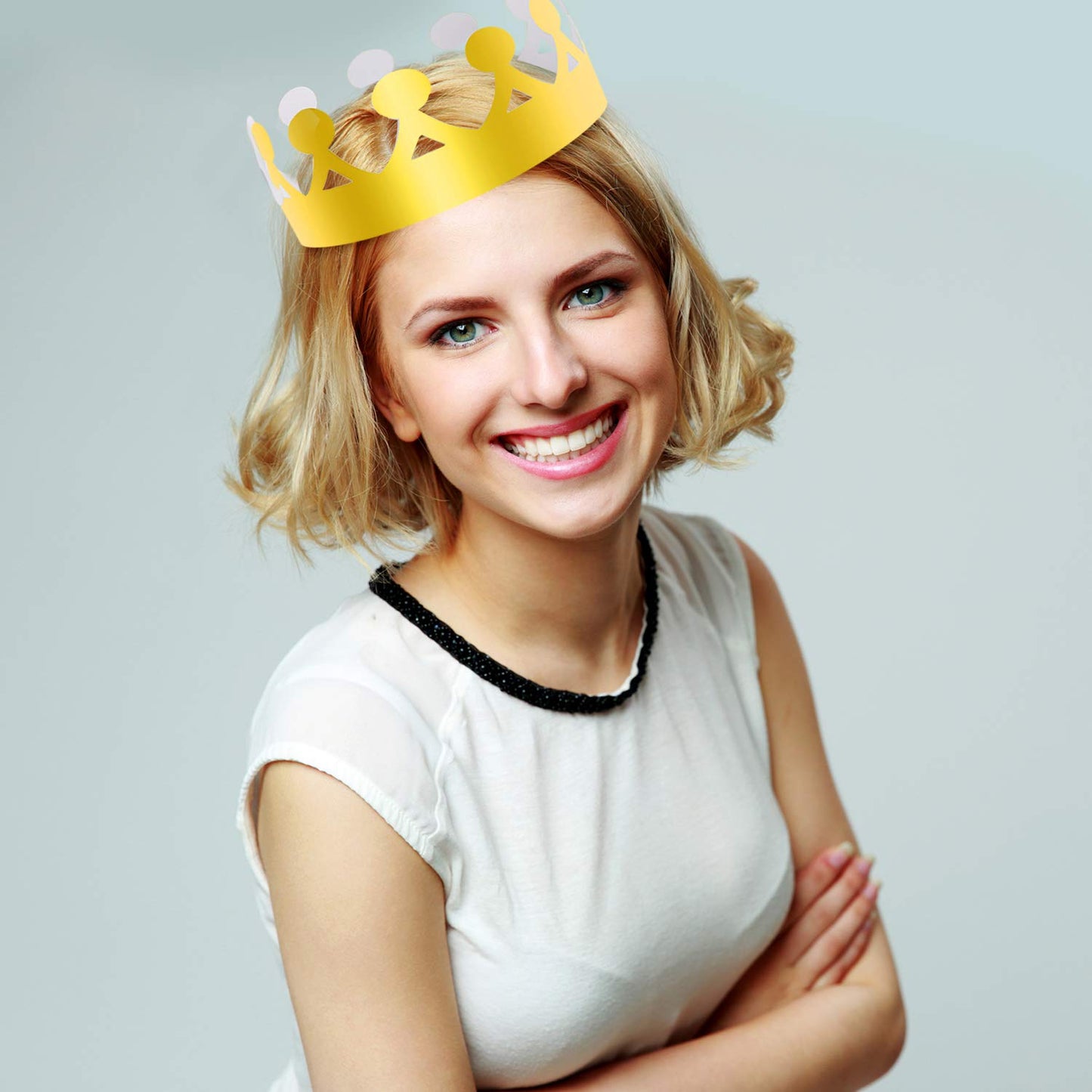 SIQUK 27-Piece Golden Paper Crown Hats for Parties | King Crowns