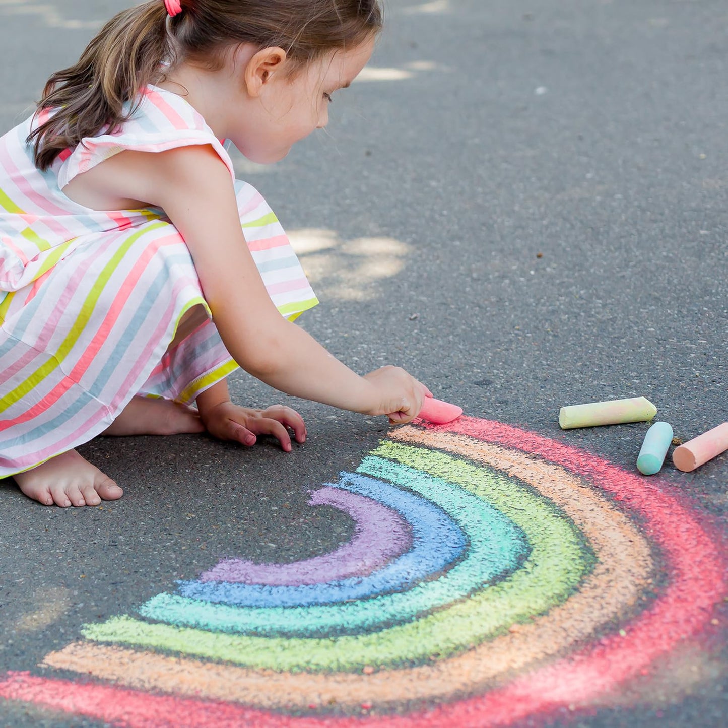 Small Fish 200PCS Washable Sidewalk Chalk Set – 20 Colors, Jumbo Outdoor Chalk