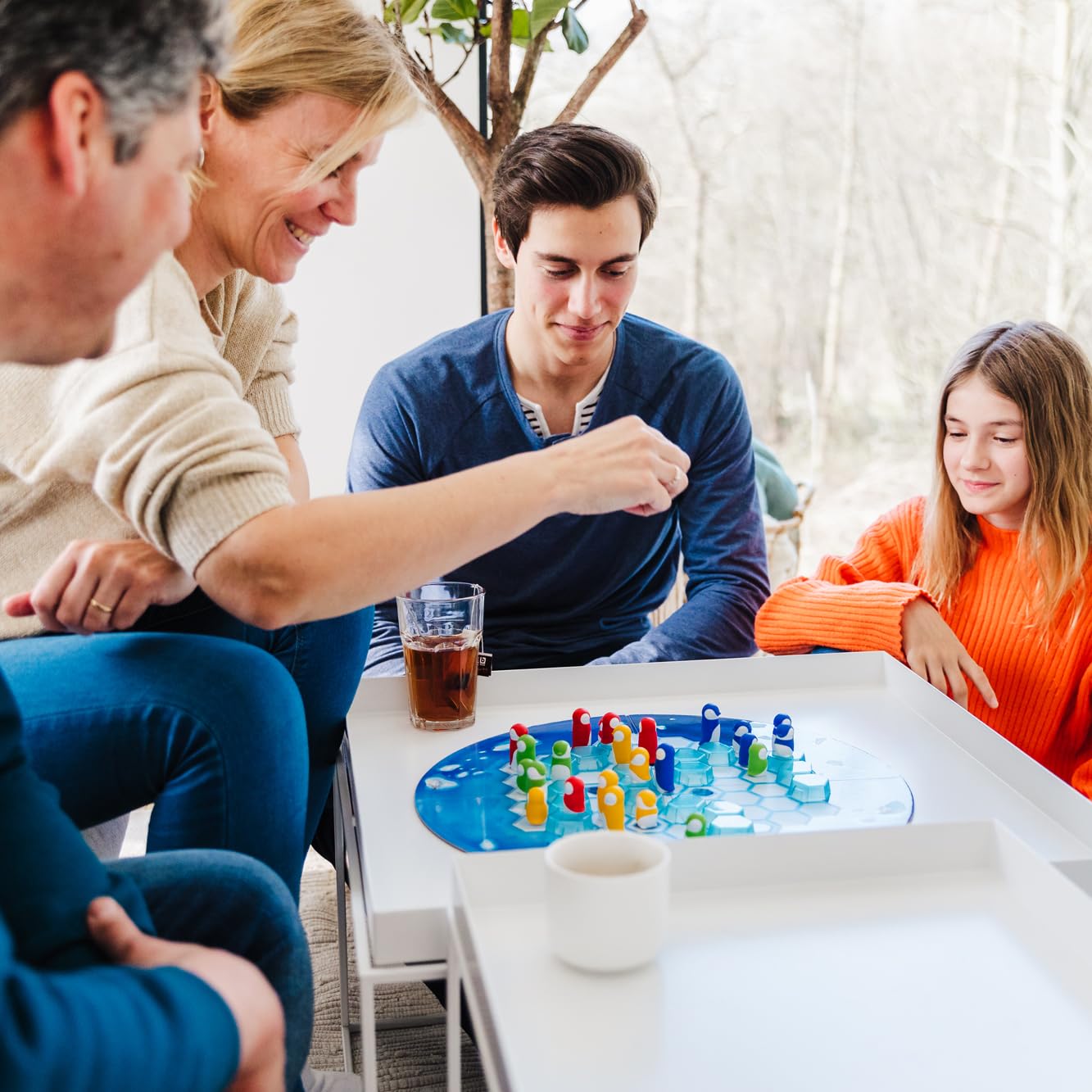 SmartGames Penguins Huddle Up – Family Strategy Game for 2-4 Players (Ages 6+)