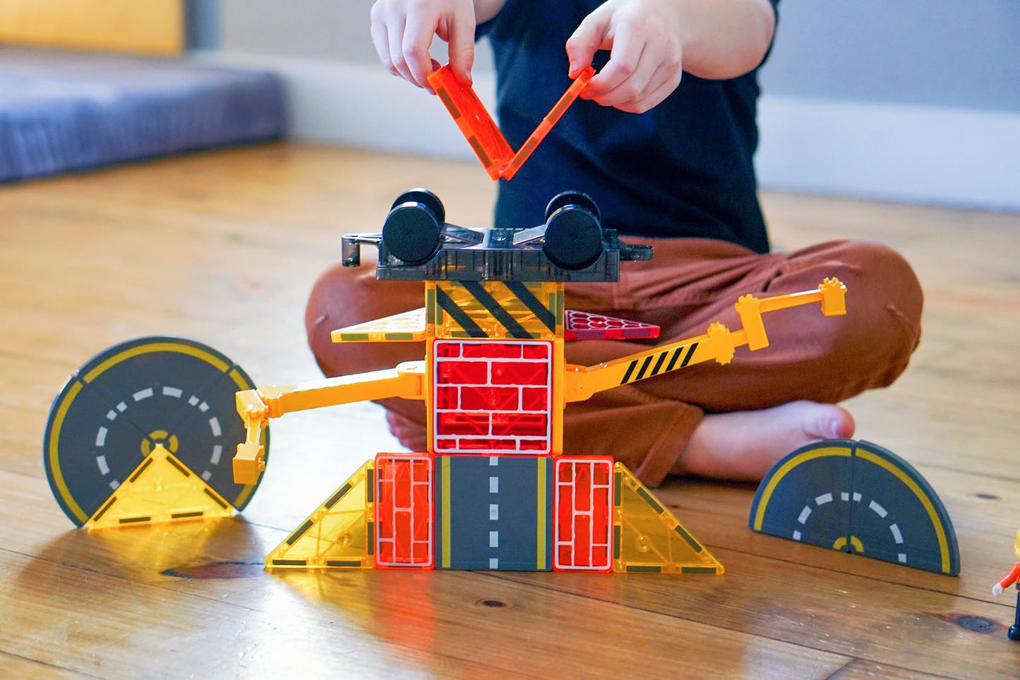 Soyee Magnetic Tiles Crane Truck – STEM Building Toys for Kids 3-8