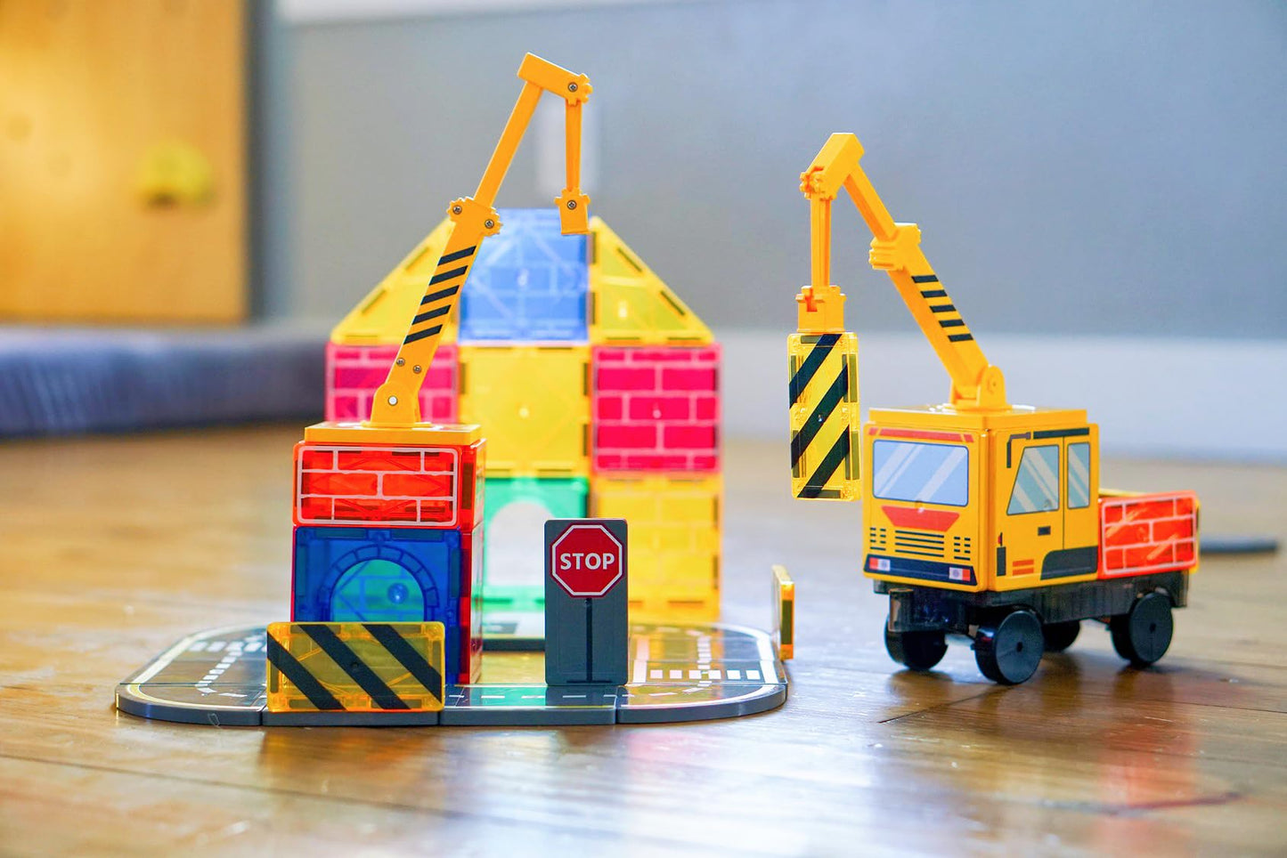Soyee Magnetic Tiles Crane Truck – STEM Building Toys for Kids 3-8