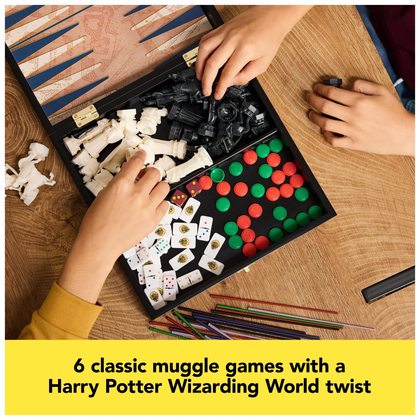 Spin Master Wizarding World Trunk of Games 6-in-1 – Wooden Box (2-4 Players, 8+)