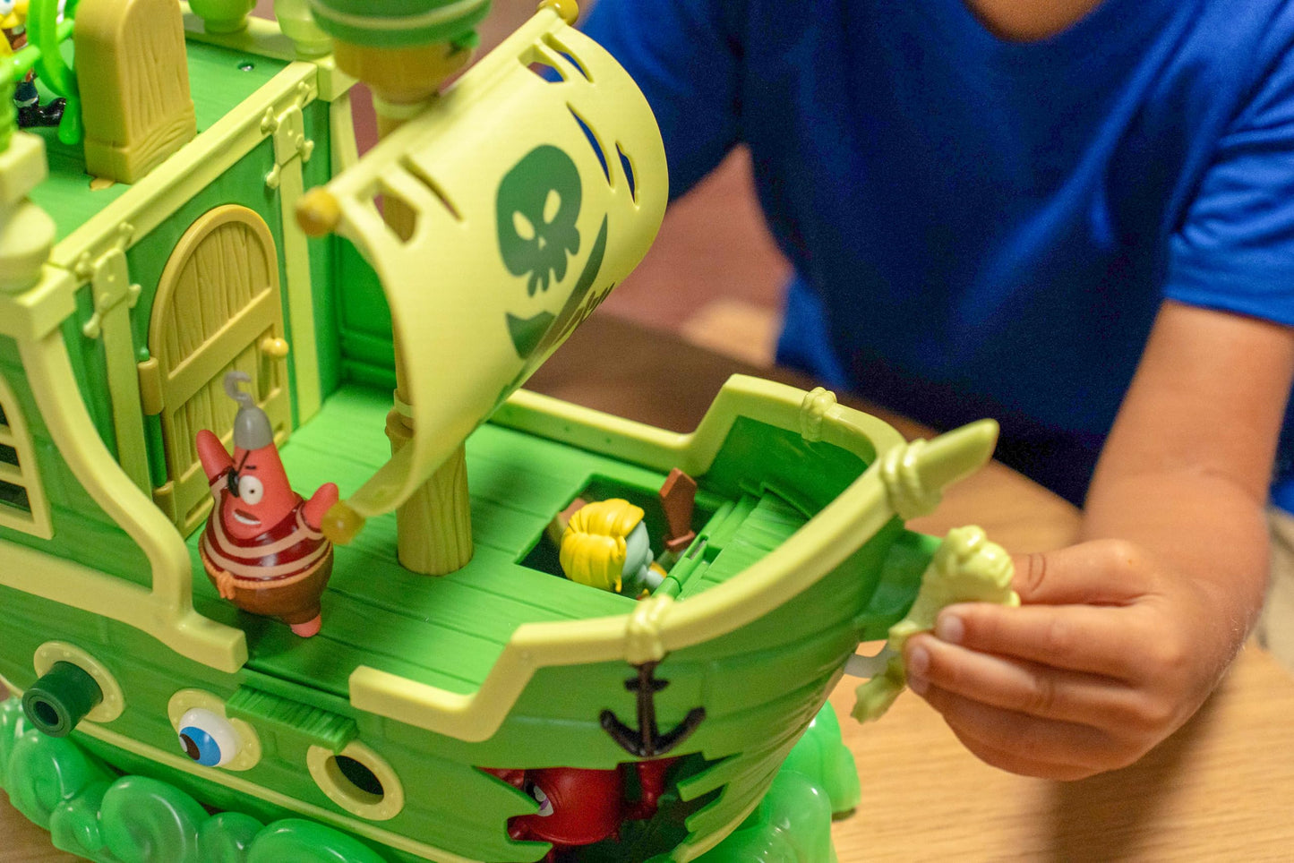 SPONGEBOB SQUAREPANTS Flying Dutchman Ship Playset – 6 Exclusive Figures, Lights, Motion & Hidden Features for Ages 3+