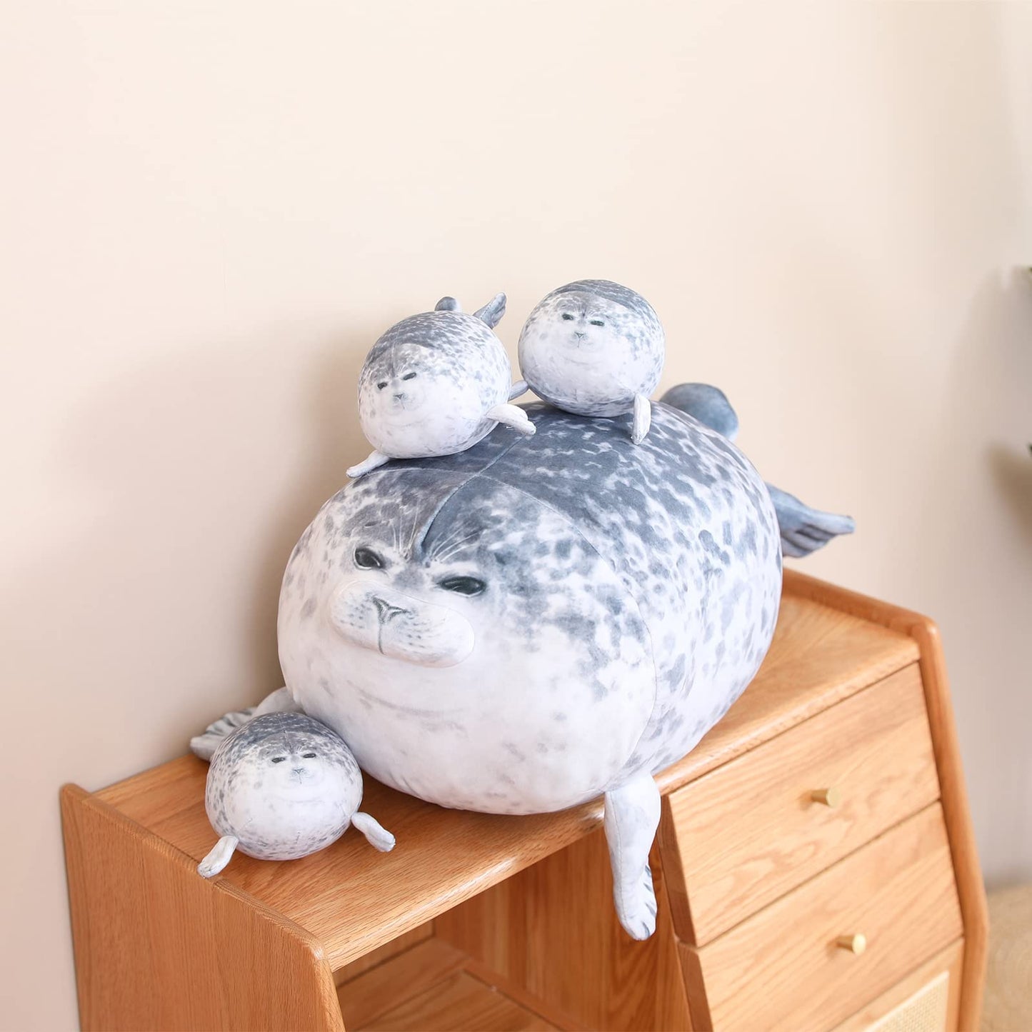 SQEQE Chubby Seal Pillow Plush with 4 Baby Seals in Her Tummy – 5-in-1 Cozy Stuffed Animal Gift