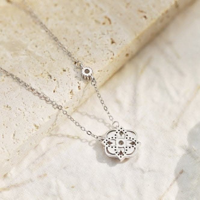 Sterling Silver Rhodium Plated Sparkling Zirconia Lucky 4 Leaf Necklace ERLN027