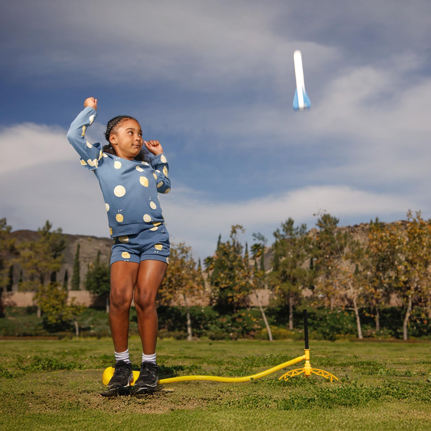 Stomp Rocket Jr Glow Rocket Launcher – Glow-in-the-Dark Outdoor STEM Toy for Kids 3+