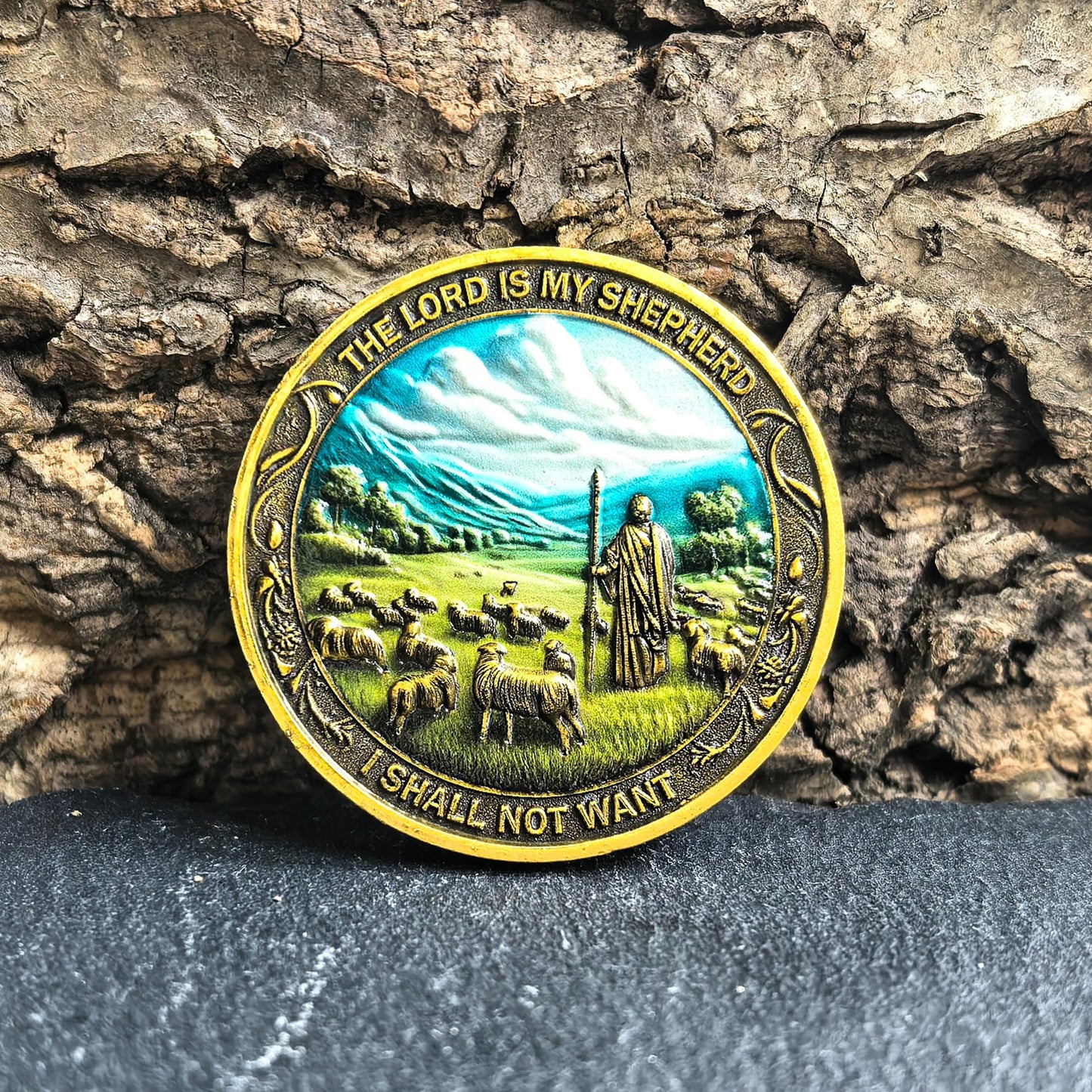 Strugglejewelry The Lord is My Shepherd Christian Challenge Coin with Clear Protective Case - Gold