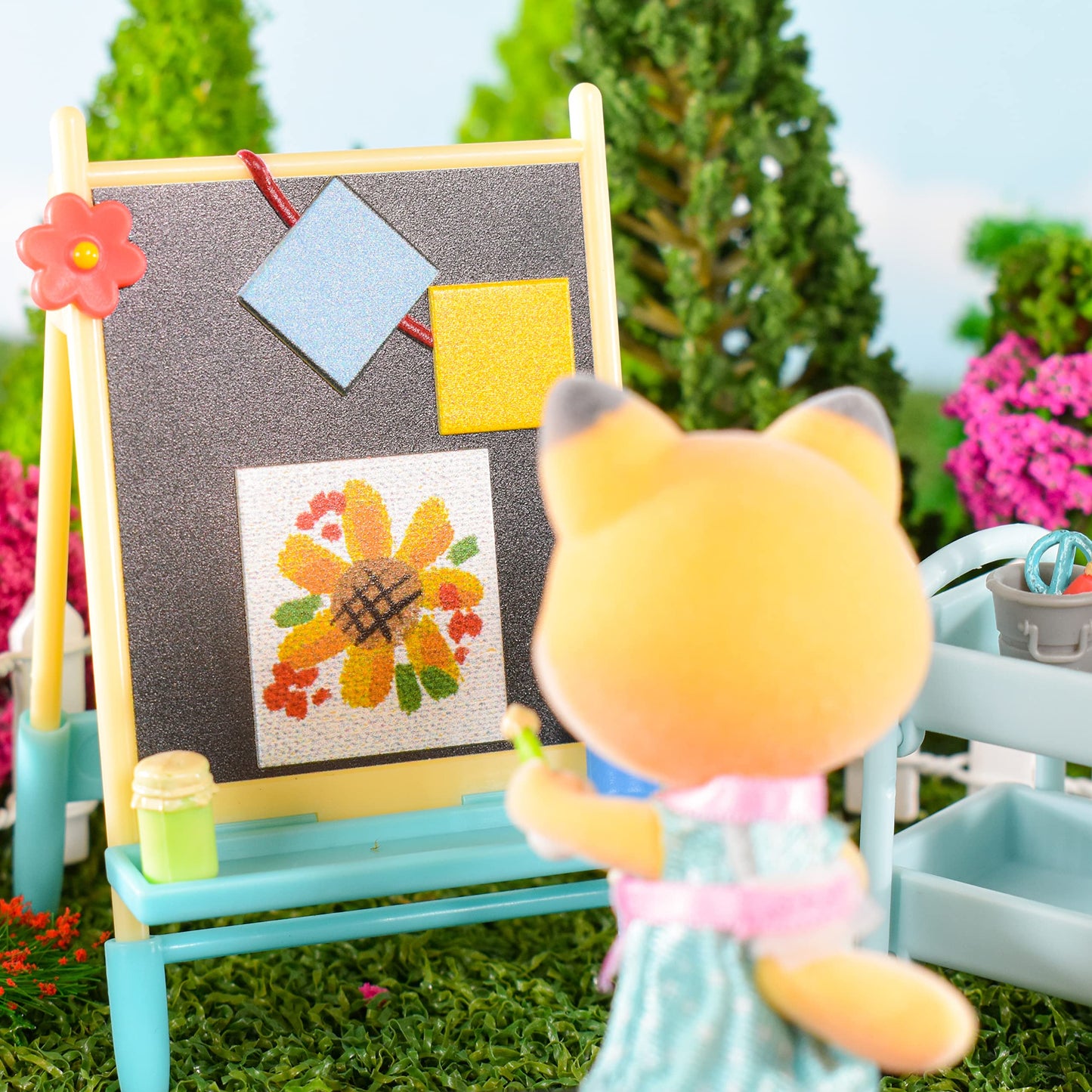 Sunny Days Entertainment Honey Bee Acres Paint & Color Playset – 13-Piece Dollhouse Set with Exclusive Fox Figure