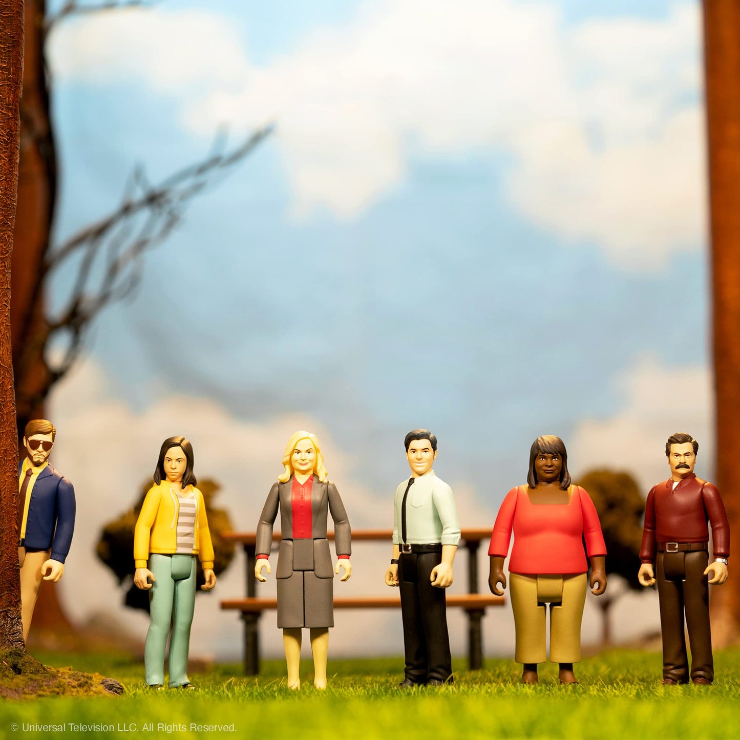 Super7 Donna Meagle 3.75-Inch Parks and Recreation Action Figure | Cupcakes Accessory