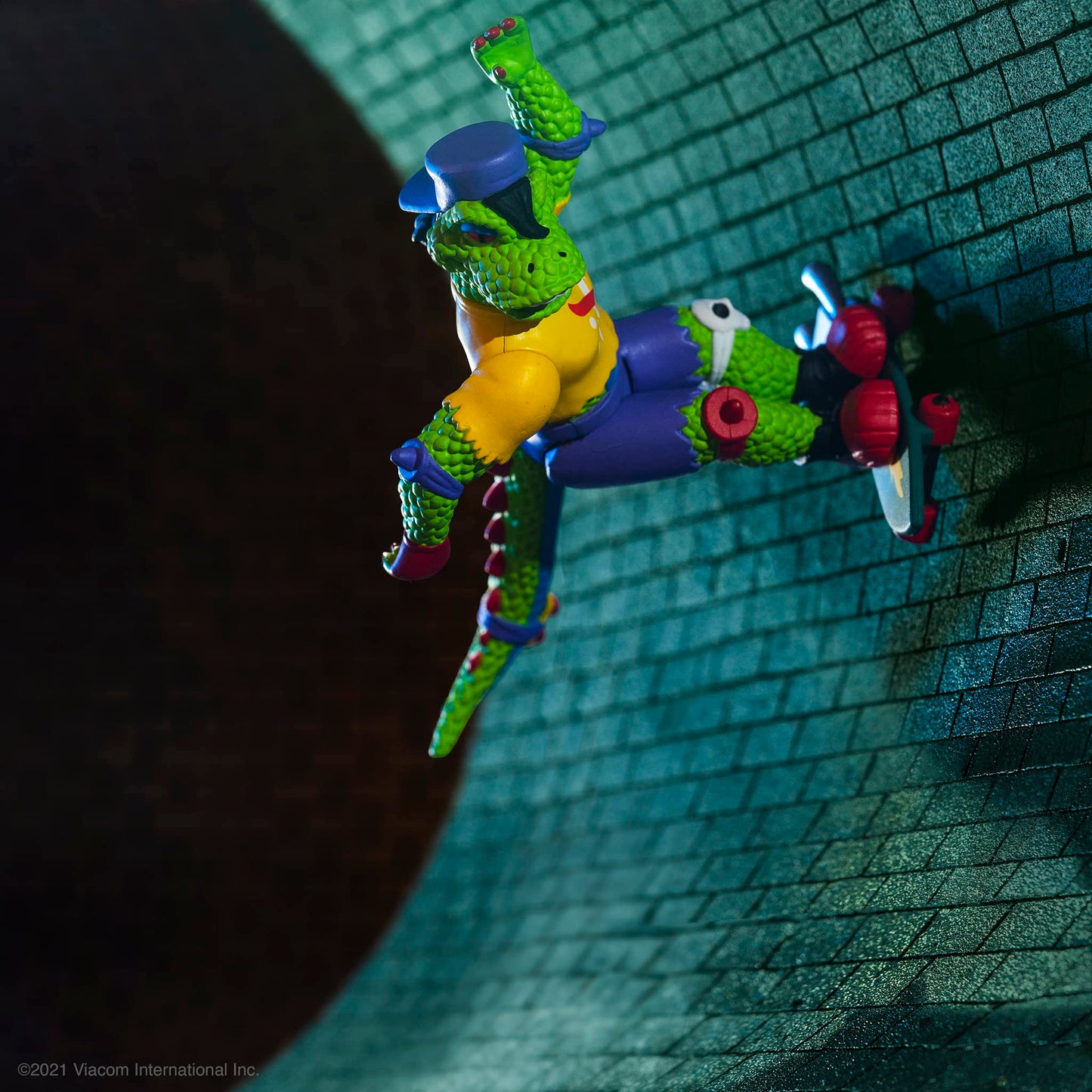 Super7 Ultimates Mondo Gecko 7-Inch TMNT Action Figure – Retro Collectible with Skateboard & Accessories