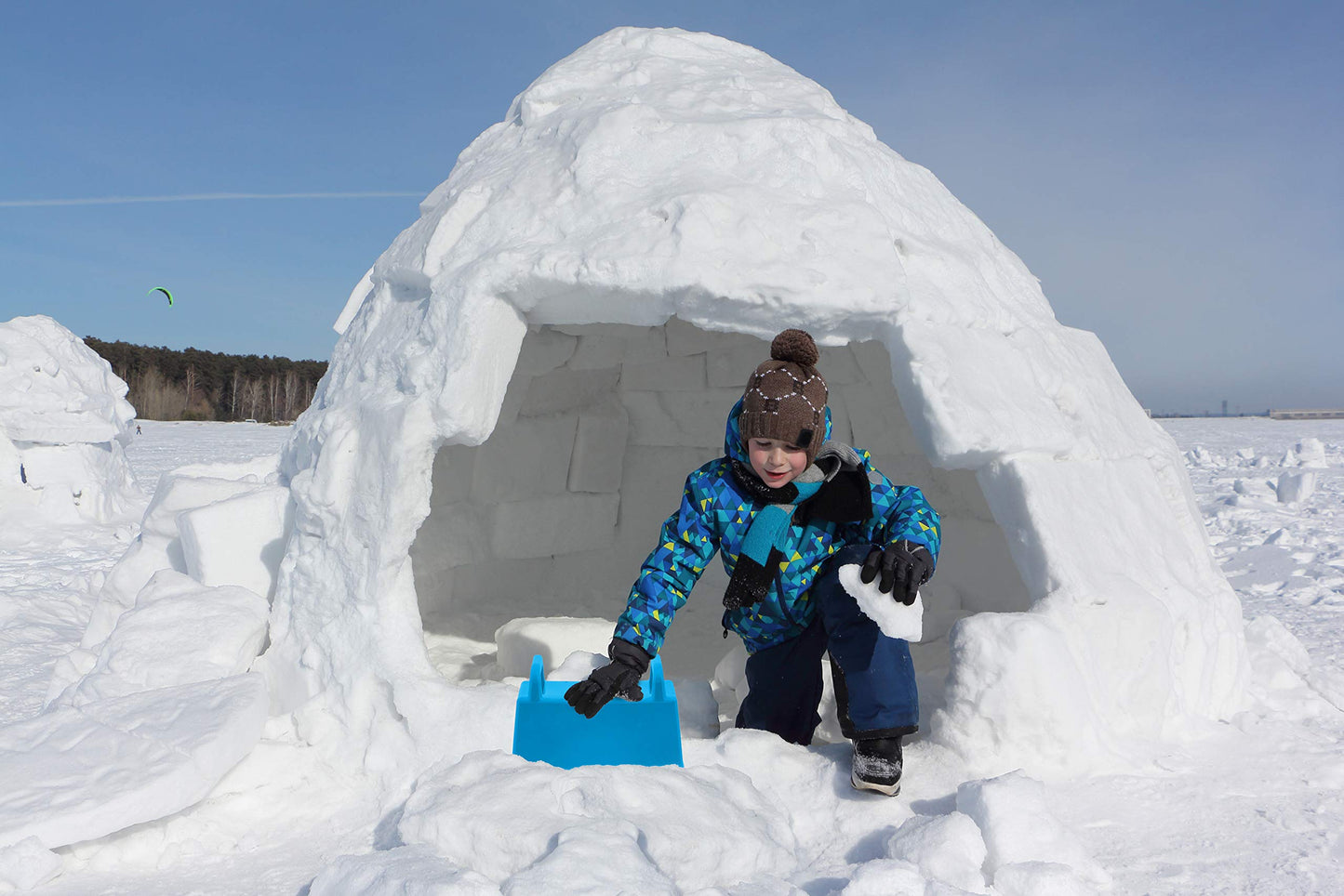 Superio Snow Brick Maker Igloo Fort Block Form – 6 Pack | Outdoor Winter Snow Toys & Sand Kit (Red/Blue)