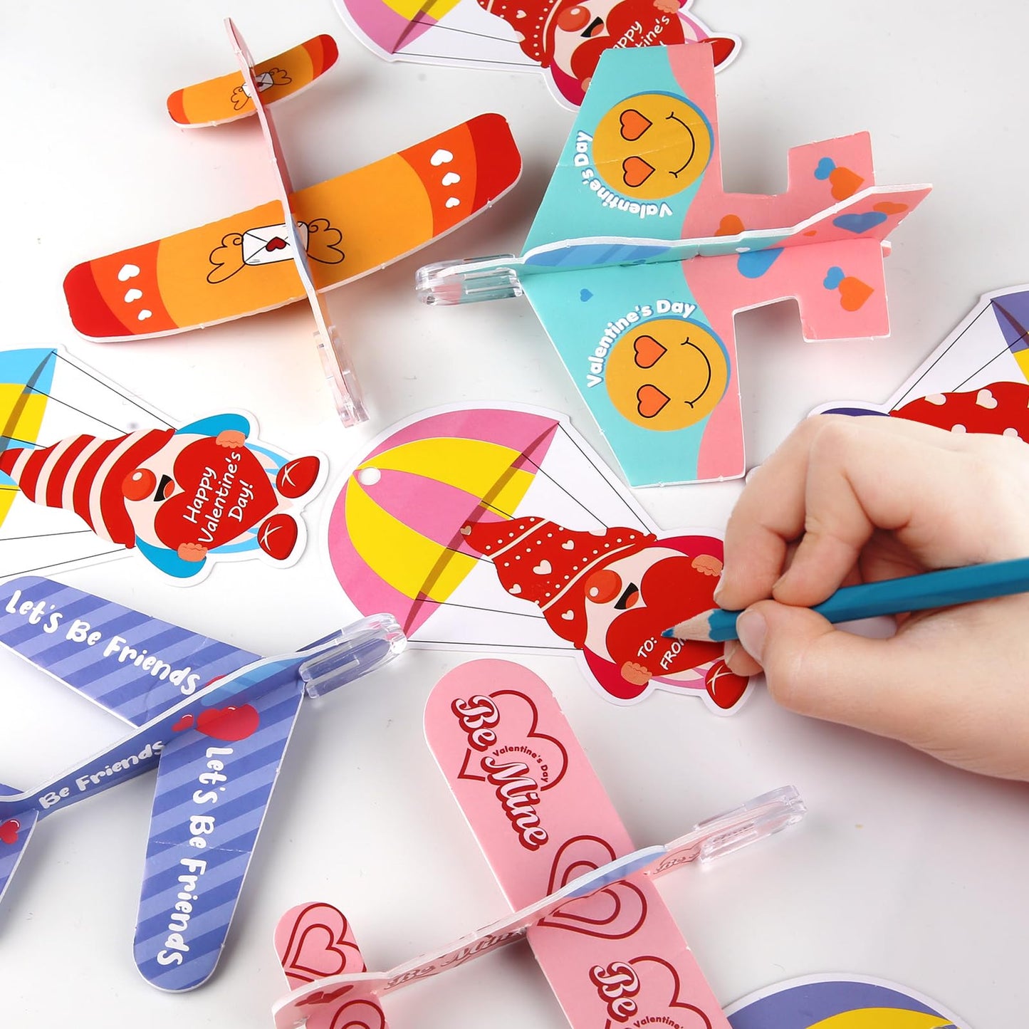 SURCVIO 28-Pack Valentines Gifts for Kids: Foam Airplanes & Greeting Cards