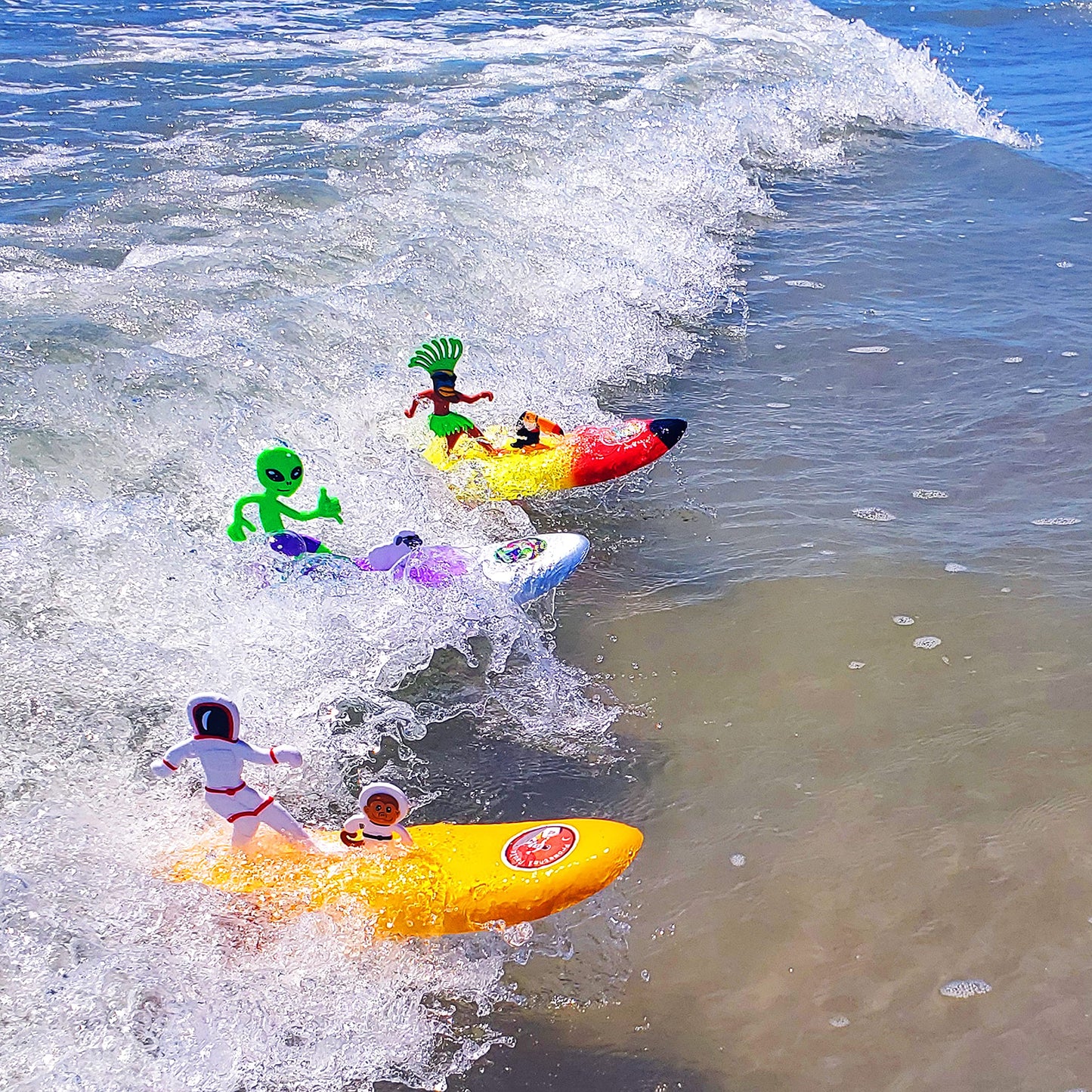 Surfer Dudes Legends & Surfer Pets Wave Powered Mini-Surfer – Beach Toy