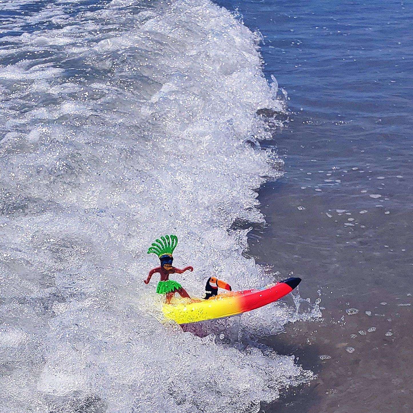 Surfer Dudes Legends & Surfer Pets Wave Powered Mini-Surfer – Teahupo'o Tiki & Toucan Tiki