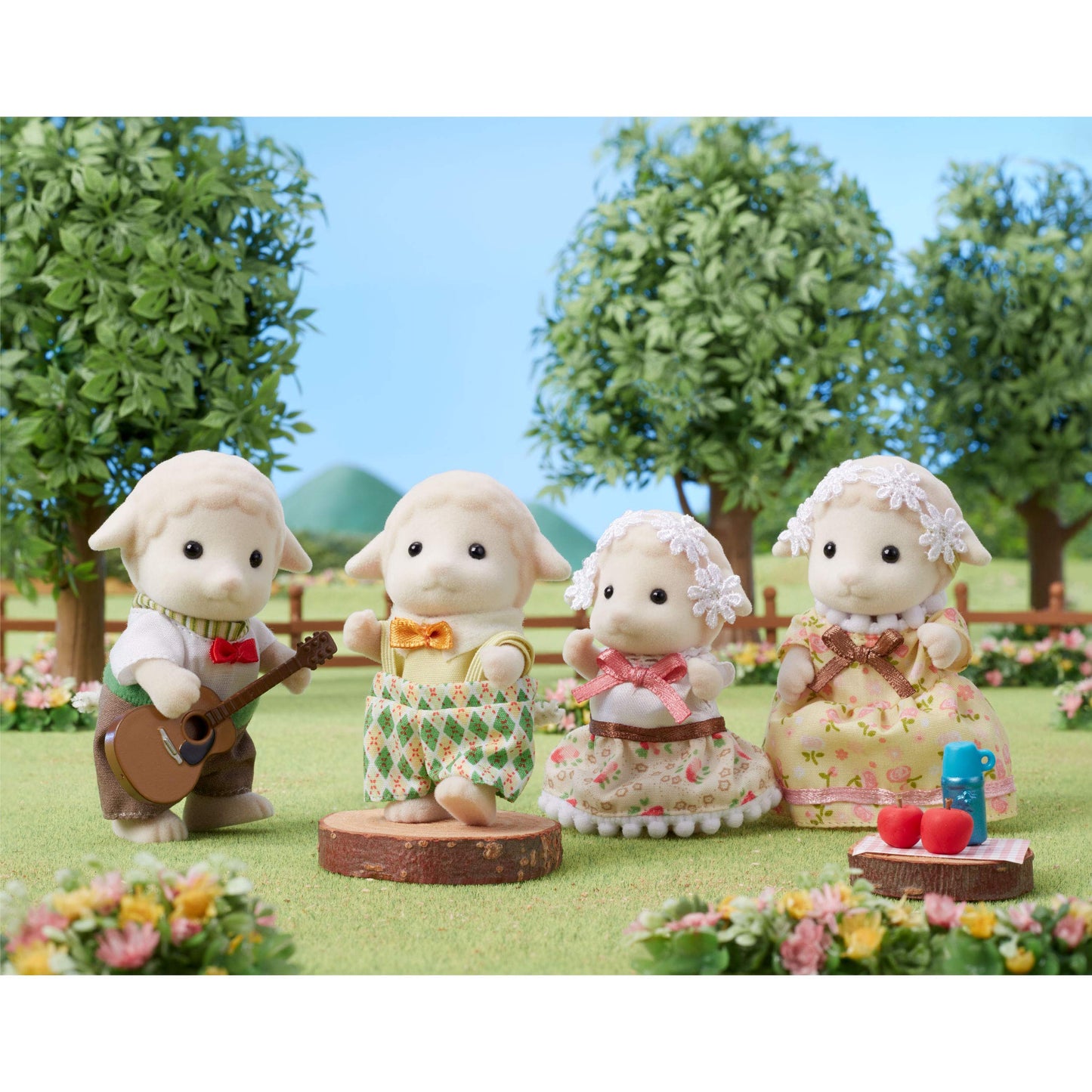 Sylvanian Families Sheep Family – 2022 NEW LINES | Mouton Family, 4 Articulated Figures