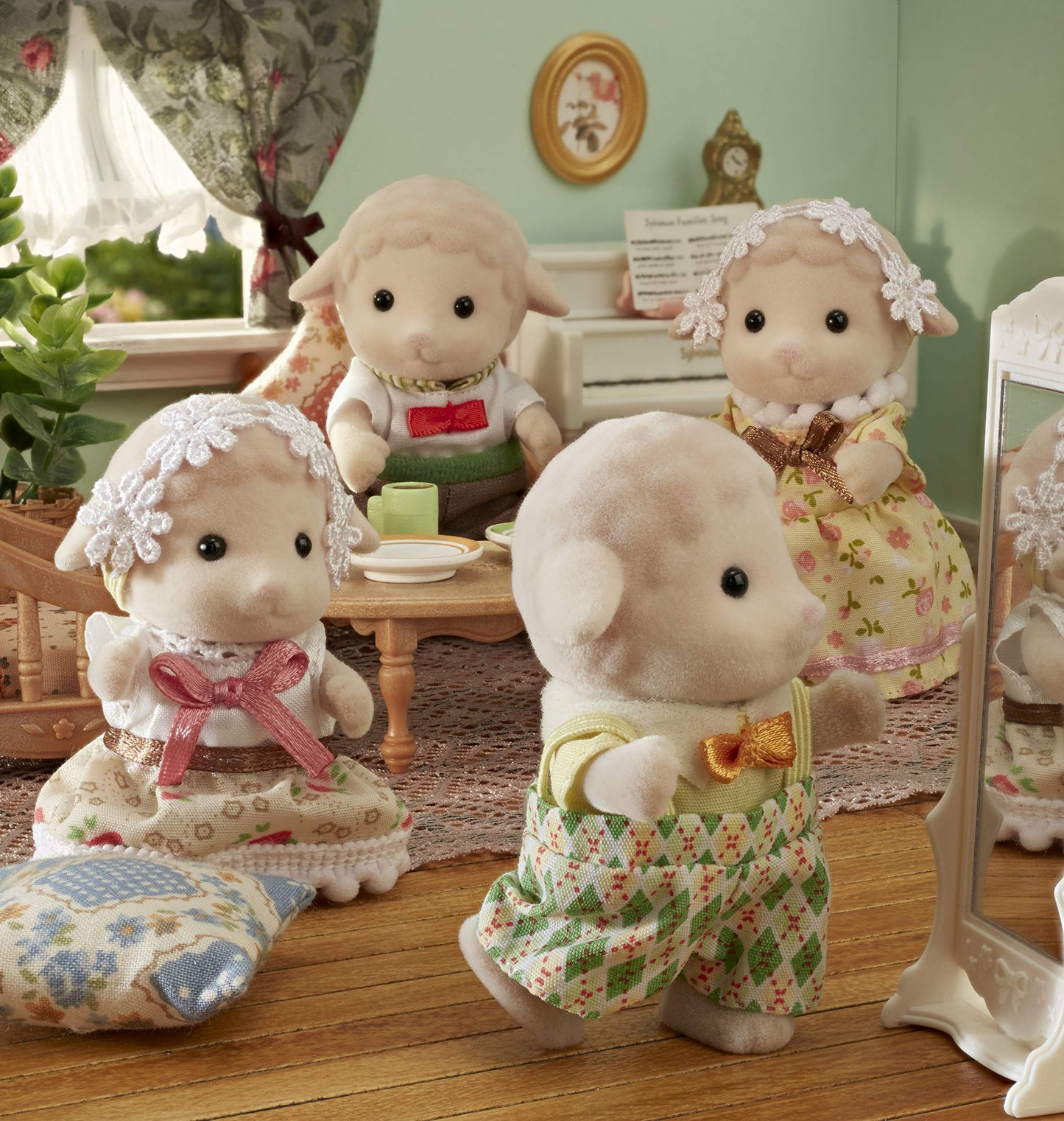 Sylvanian Families Sheep Family – 2022 NEW LINES | Mouton Family, 4 Articulated Figures