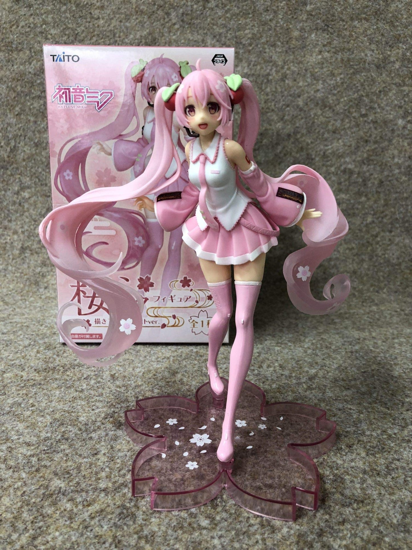Taito 451113600 Project Diva Hatsune Miku Sakura Version Figure - 7 inches