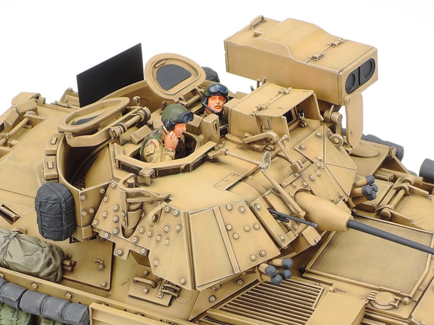TAMIYA 35264 Desert Storm 1:35 M2A2 Bradley IFV (2) – Military Scale Model Kit
