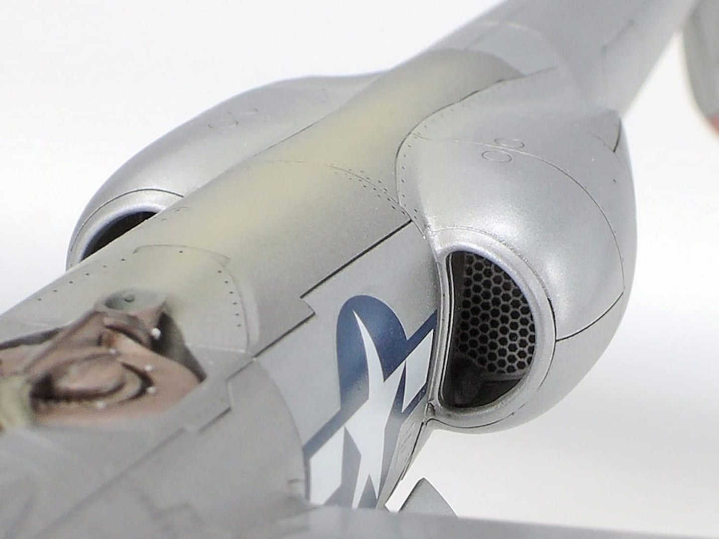 TAMIYA 1/48 P-38J Lightning Model Kit – World War II Fighter
