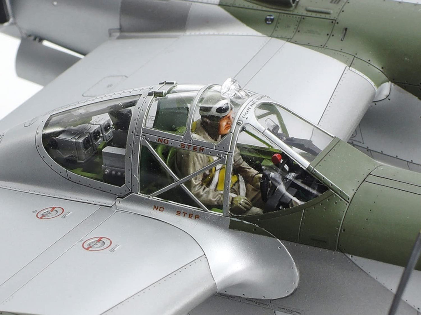 TAMIYA 1/48 P-38J Lightning Model Kit – World War II Fighter