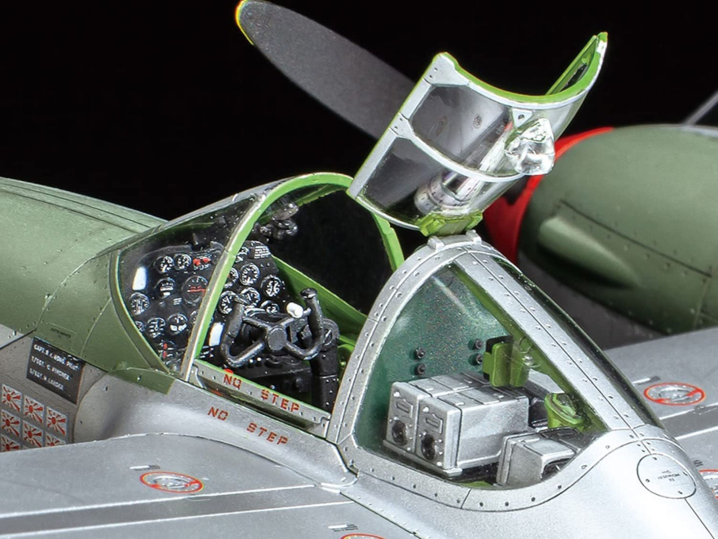 TAMIYA 1/48 P-38J Lightning Model Kit – World War II Fighter