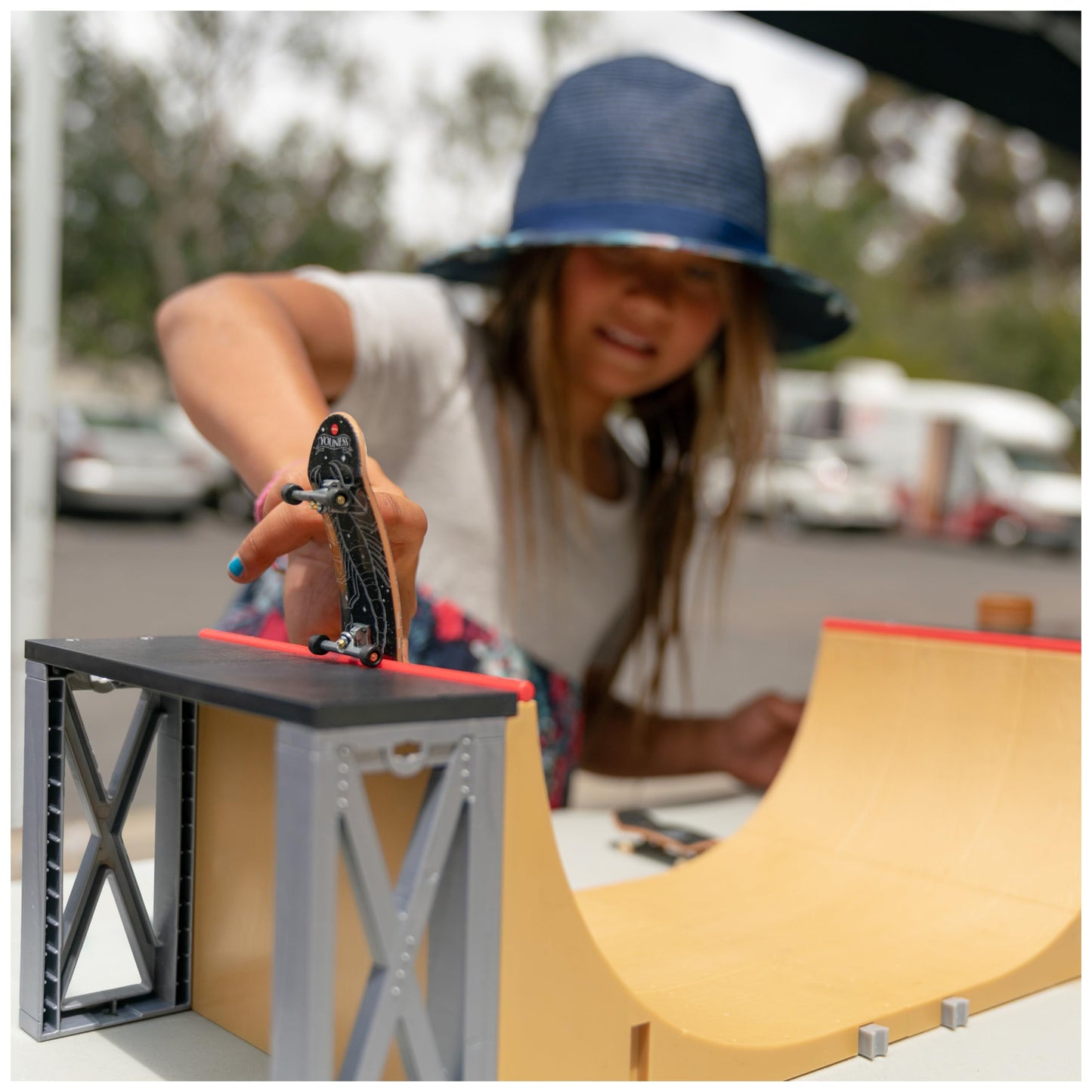 TECH DECK Ultimate 20-Inch Half-Pipe Ramp Playset with Exclusive Primitive Pro Fingerboard