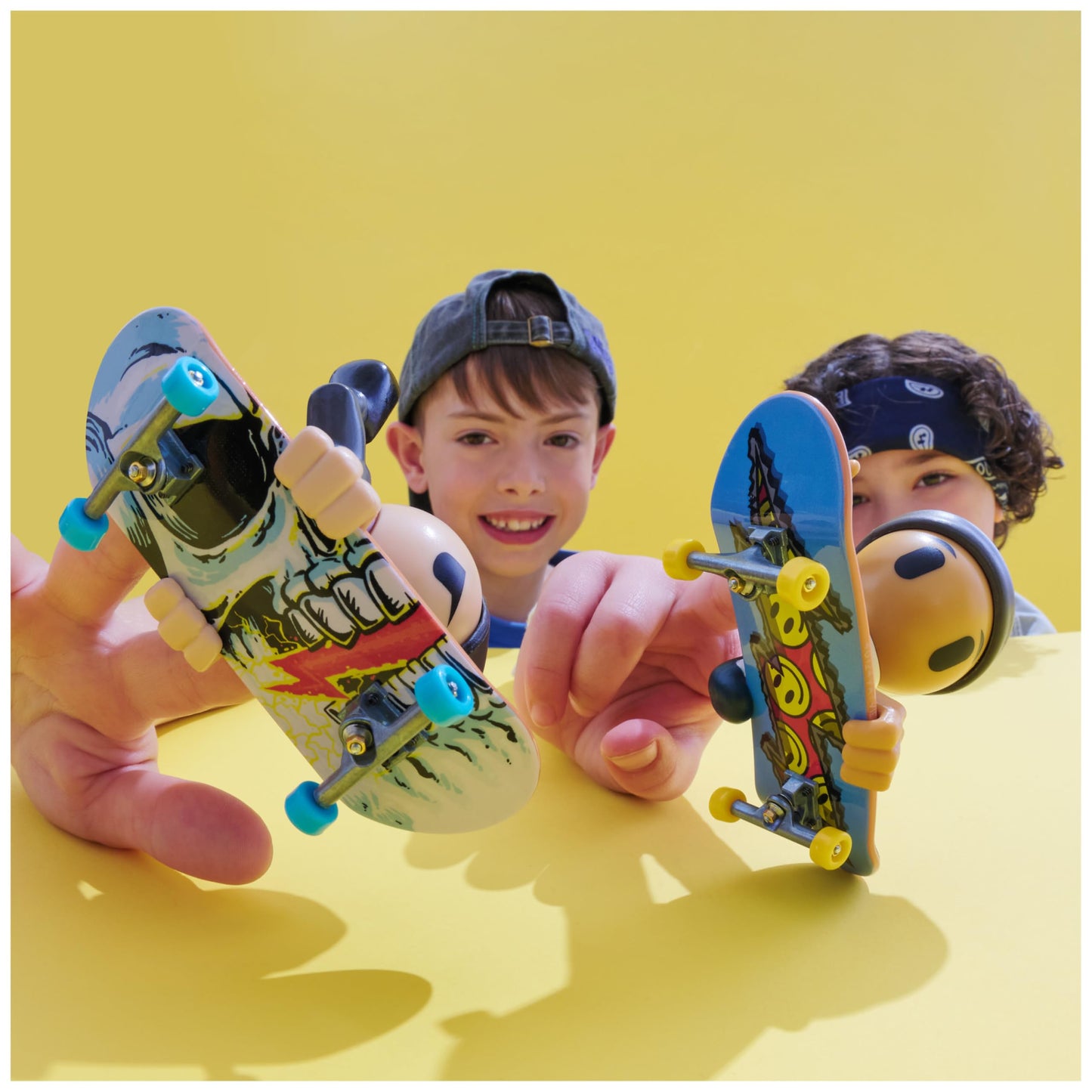 Tech Deck Sk8 Crew 2-Pack: Exclusive Fingerboards with Assistive Figures