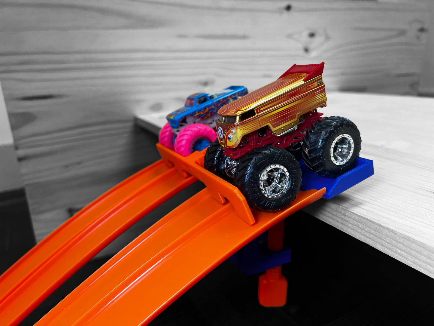 TechConnext Monster Truck Track Clamp with 4-Lane Start Gate — Made in USA, Eco PLA, Blue/Orange