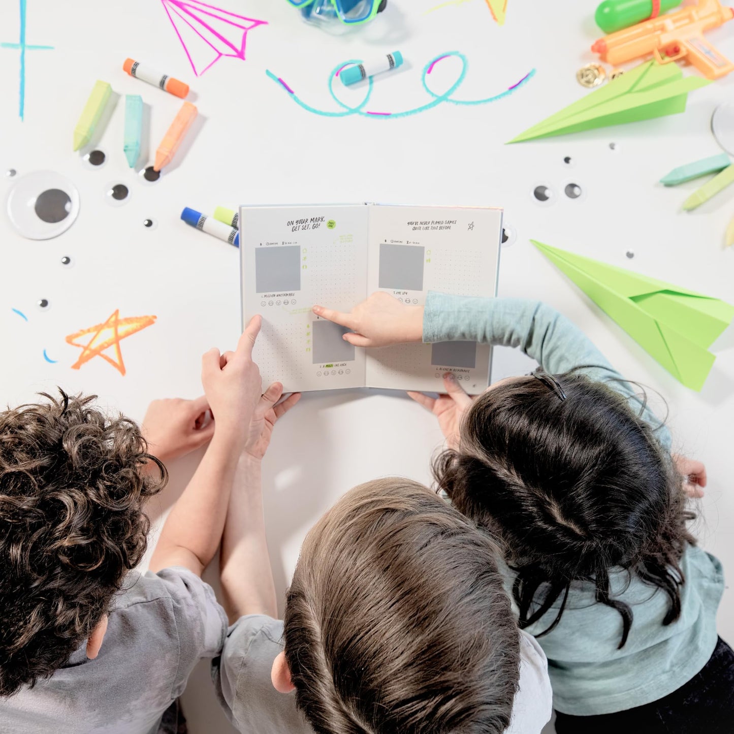 The Adventure Challenge Kids Edition: 30 Scratch-Off Challenges for Ages 6-12 | Screen-Free Indoor & Outdoor Family Activities
