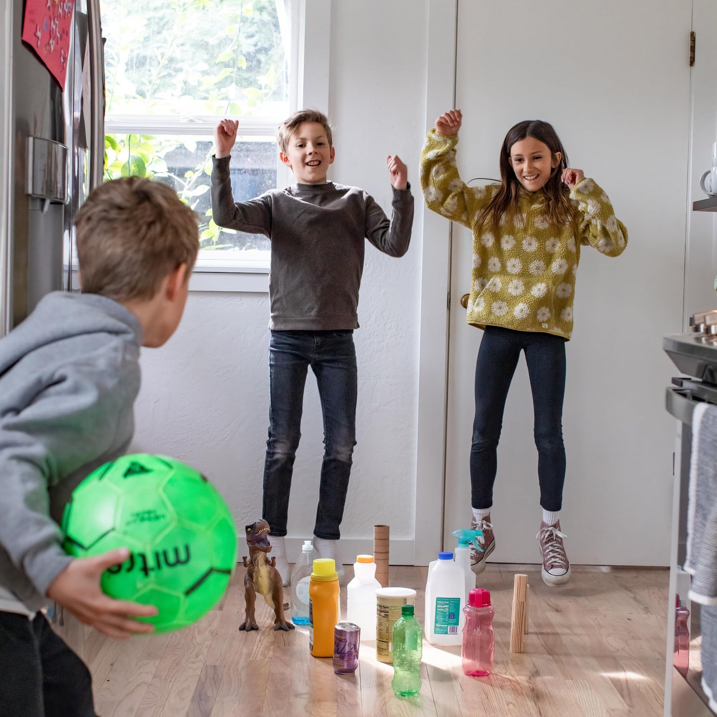 The Adventure Challenge Kids Edition: 30 Scratch-Off Challenges for Ages 6-12 | Screen-Free Indoor & Outdoor Family Activities
