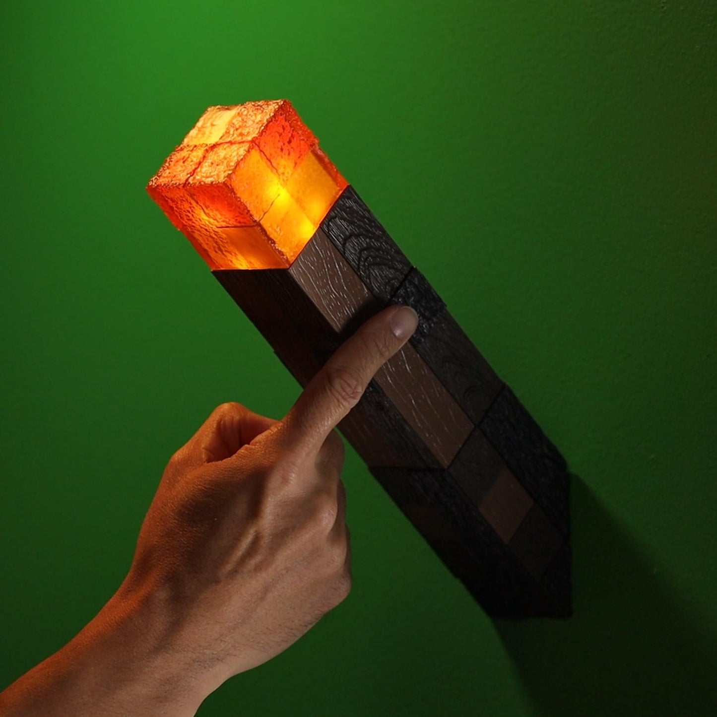 The Noble Collection Minecraft Torch Illuminating Collector – LED Flicker Torch for Minecraft Fans