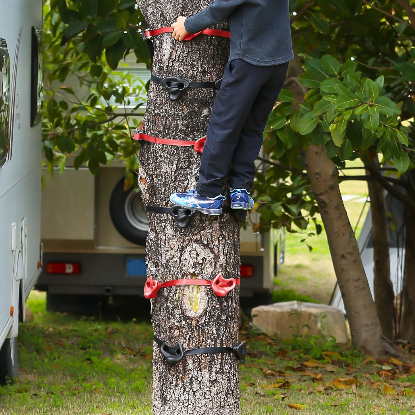 TOPNEW 18 Ninja Tree Climbing Holds for Kids – Outdoor Climbing Kit with 6 Ratchet Straps