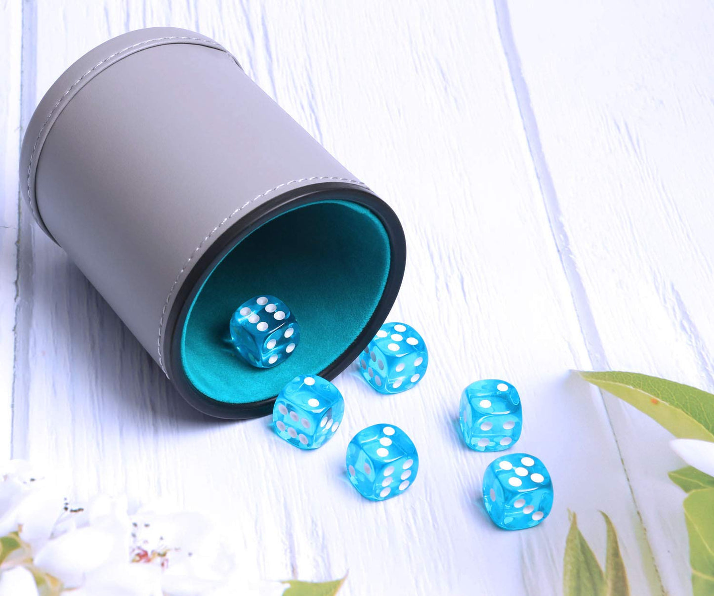 TOPTAN Dice Cup Set – Leatherette Exterior, Felt-Lined Interior, Quiet Shake with 6 Dice