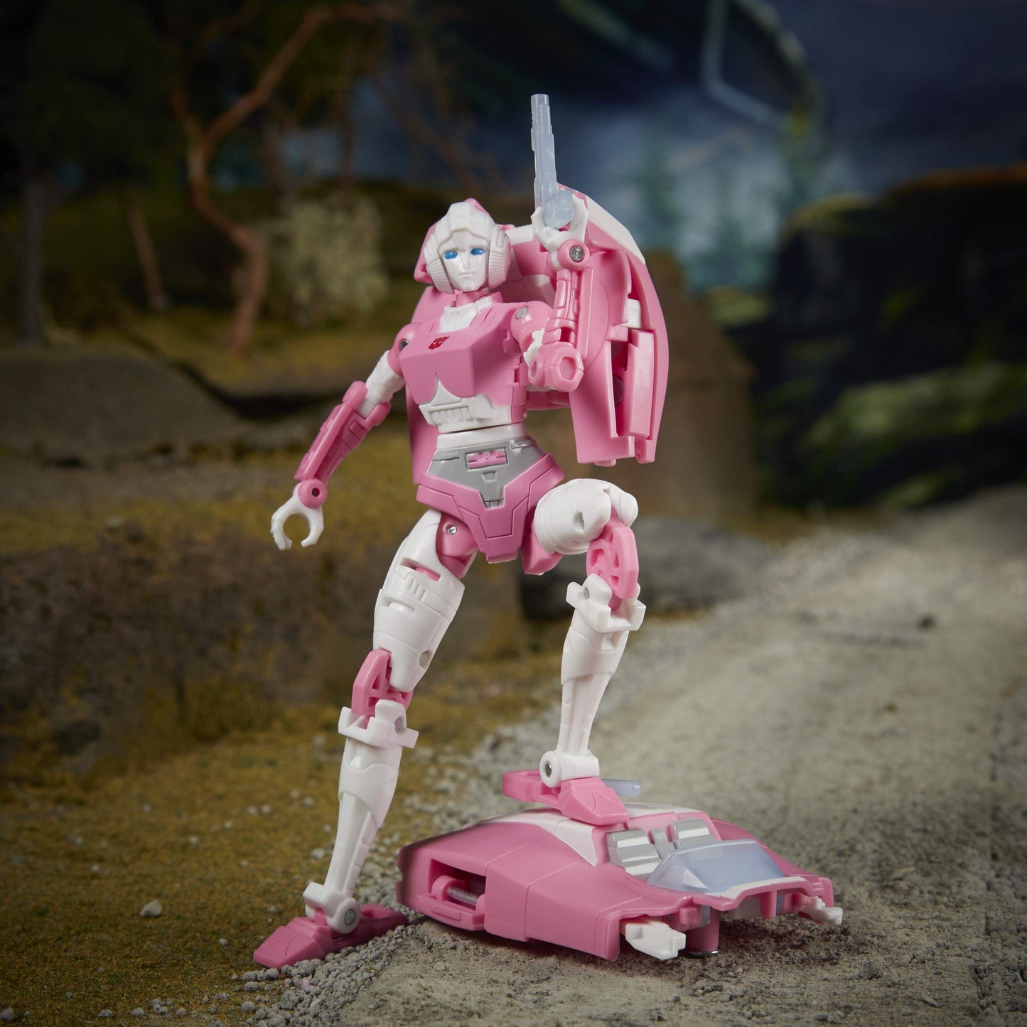 Transformers Generations Earthrise Deluxe Arcee Action Figure – 5.5-inch, Blaster Included