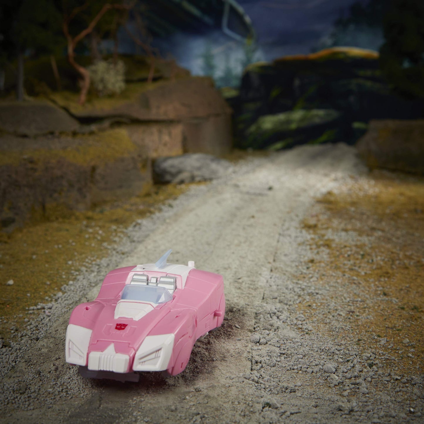 Transformers Generations Earthrise Deluxe Arcee Action Figure – 5.5-inch, Blaster Included