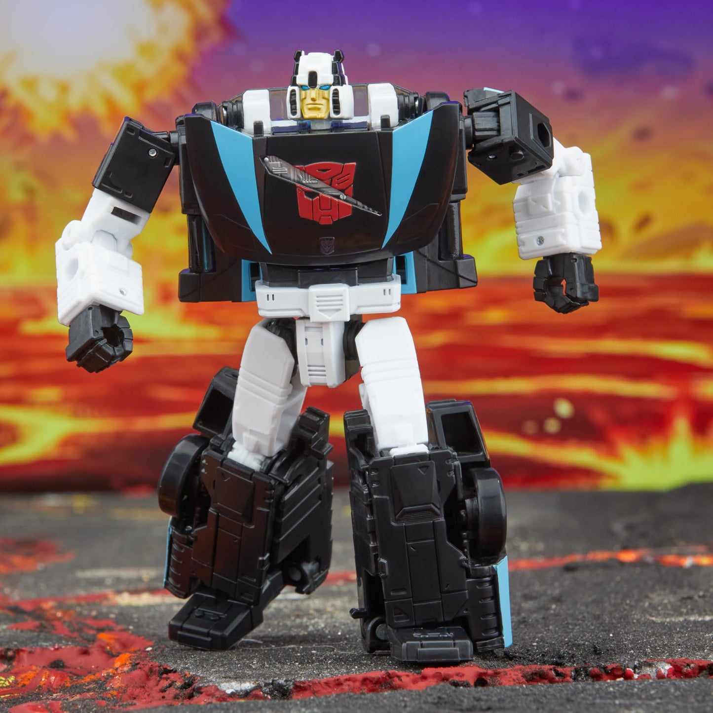 Transformers Legacy Armada Universe Wheeljack - 5.5-Inch Deluxe Converting Action Figure (8+)