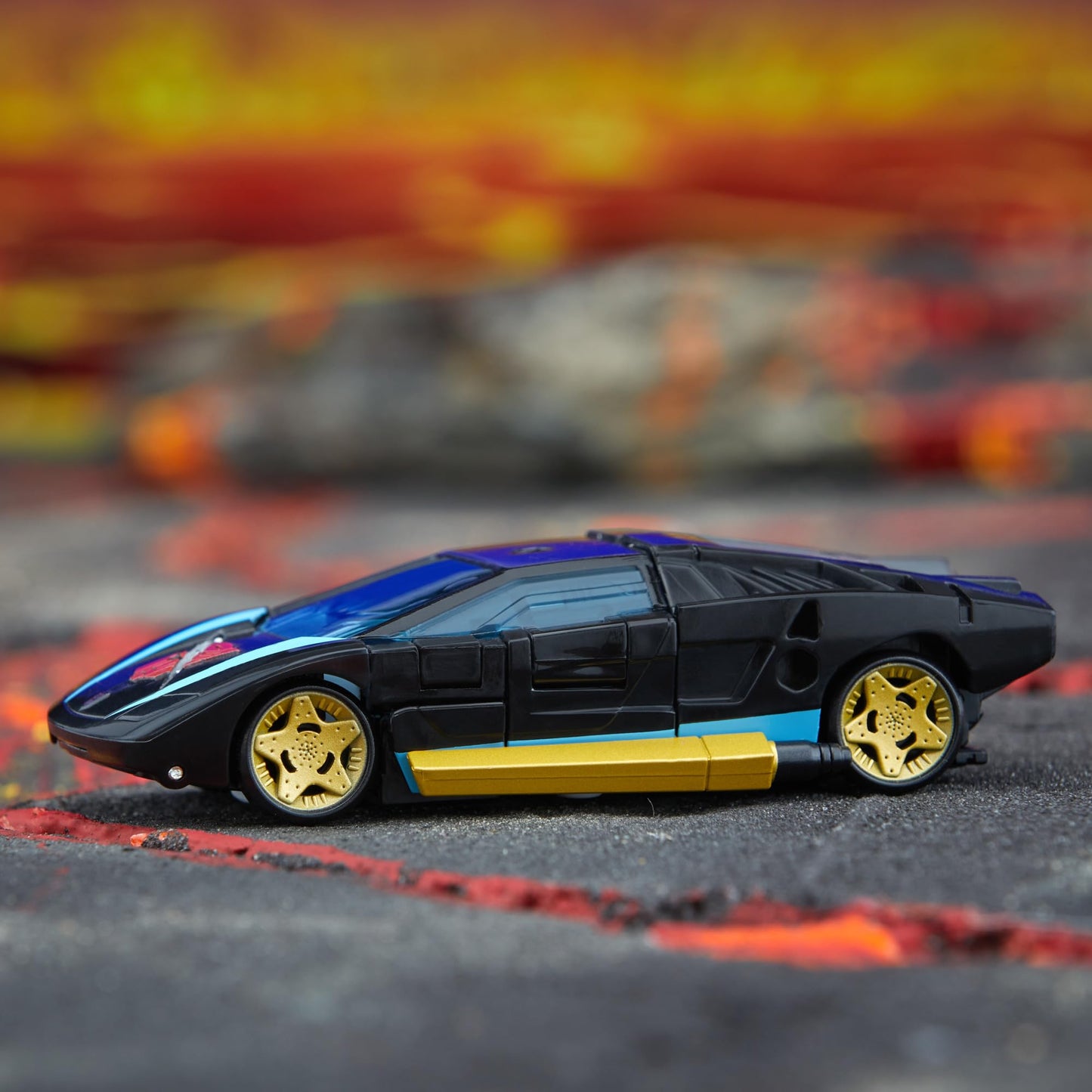 Transformers Legacy Armada Universe Wheeljack - 5.5-Inch Deluxe Converting Action Figure (8+)