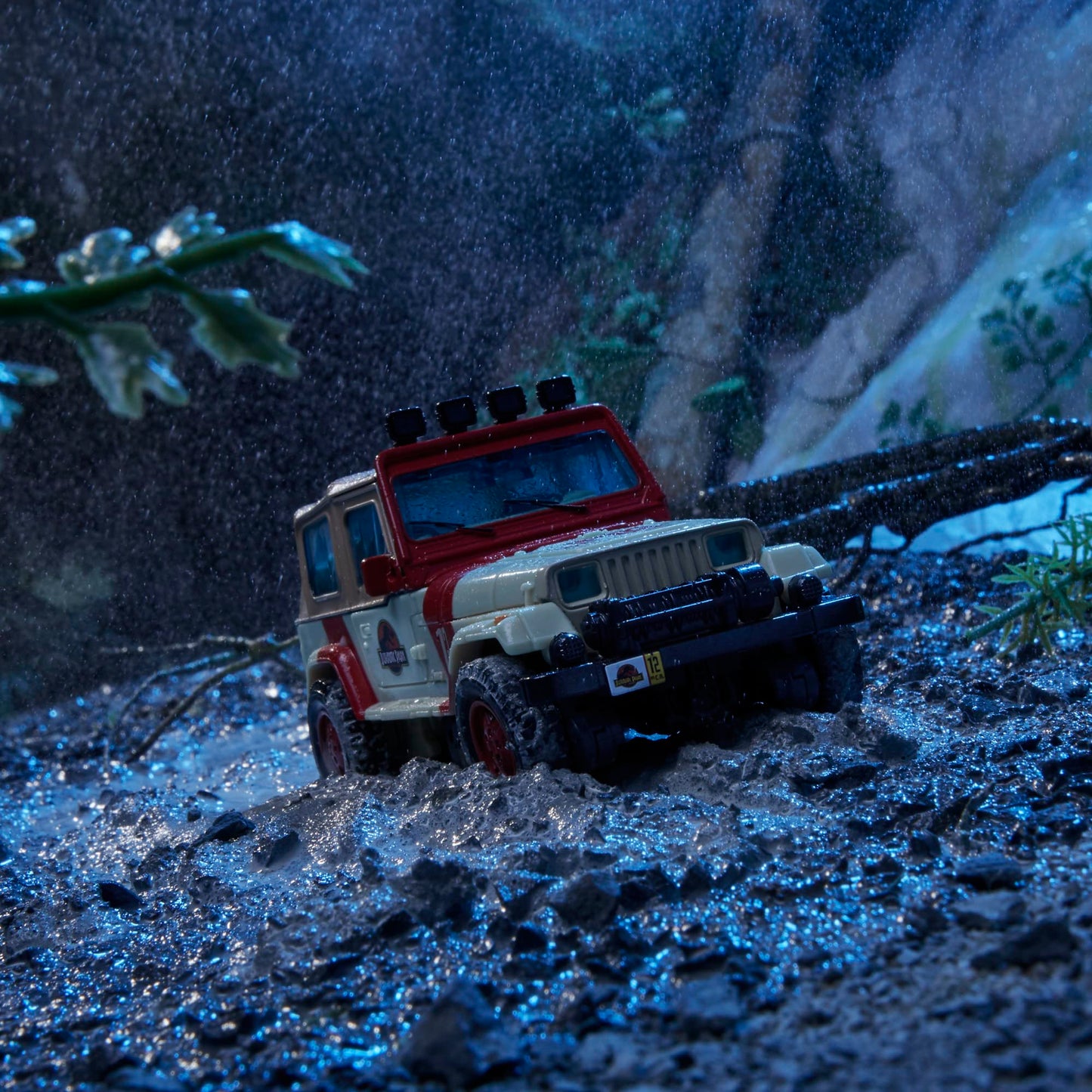 Transformers Collaborative Jurassic Park Dilophocon & Autobot JP12 2-Pack – Amazon Exclusive, Movie-Inspired Action Figures