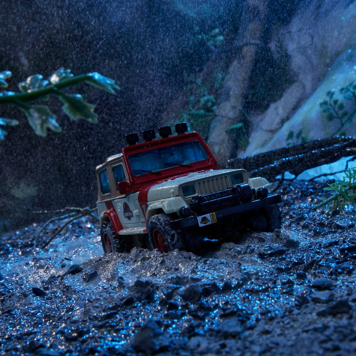 Transformers Collaborative Jurassic Park Dilophocon & Autobot JP12 2-Pack – Movie-Inspired Action Figures