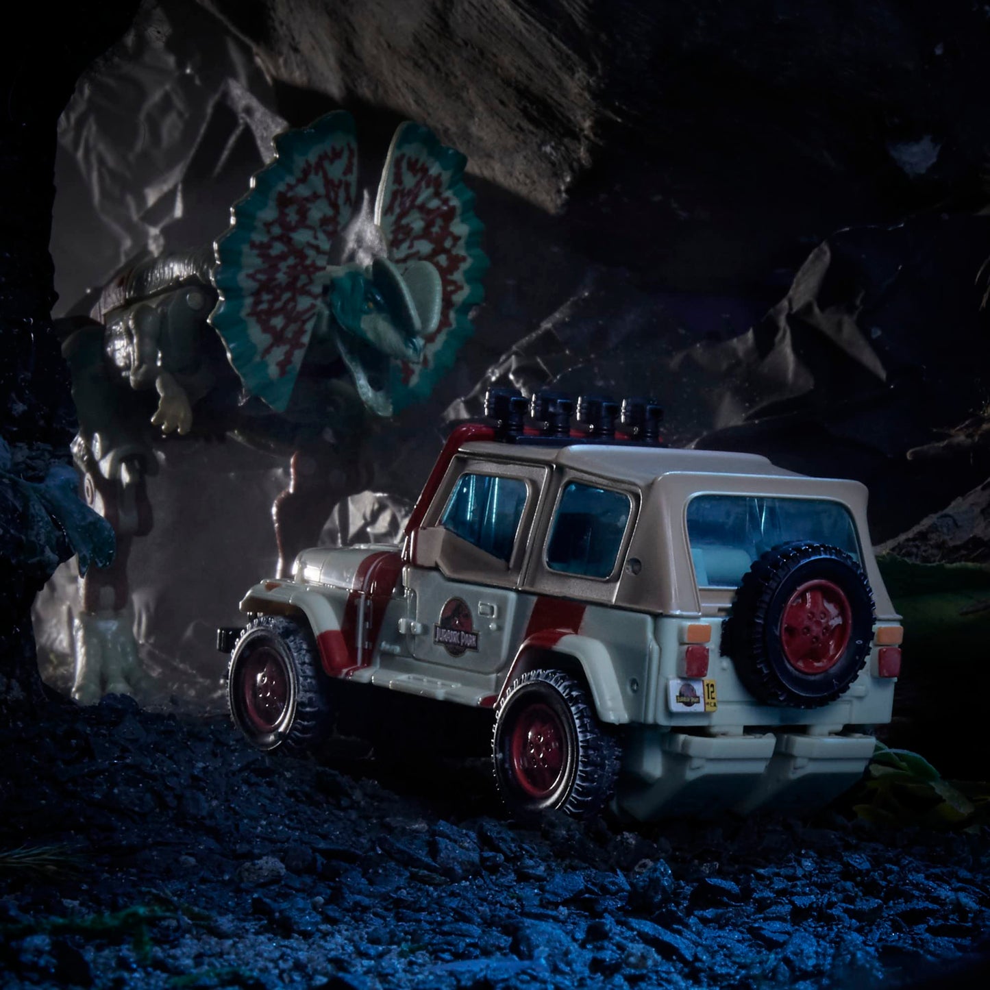 Transformers Collaborative Jurassic Park Dilophocon & Autobot JP12 2-Pack – Amazon Exclusive, Movie-Inspired Action Figures