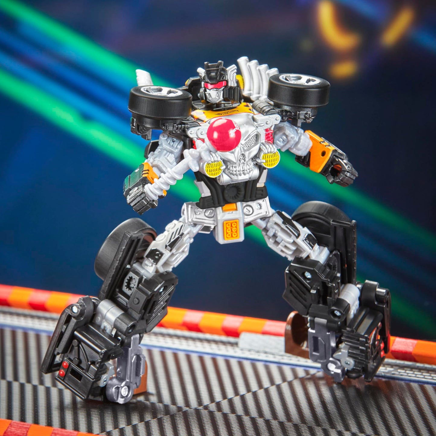 Transformers Hot Wheels x Bone Shaker Deluxe 5-Inch Converting Robot Figure